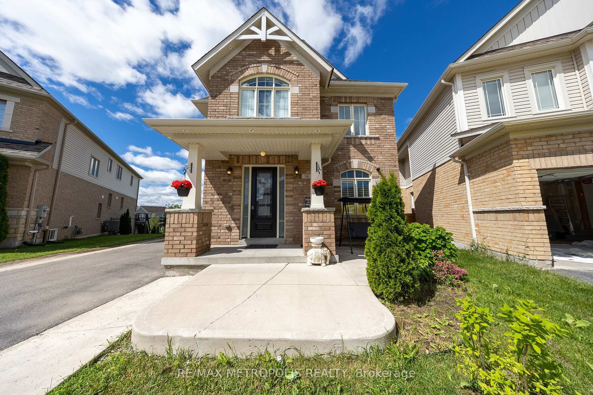 36 Michaelis Street, New Tecumseth, On L9r 0m8