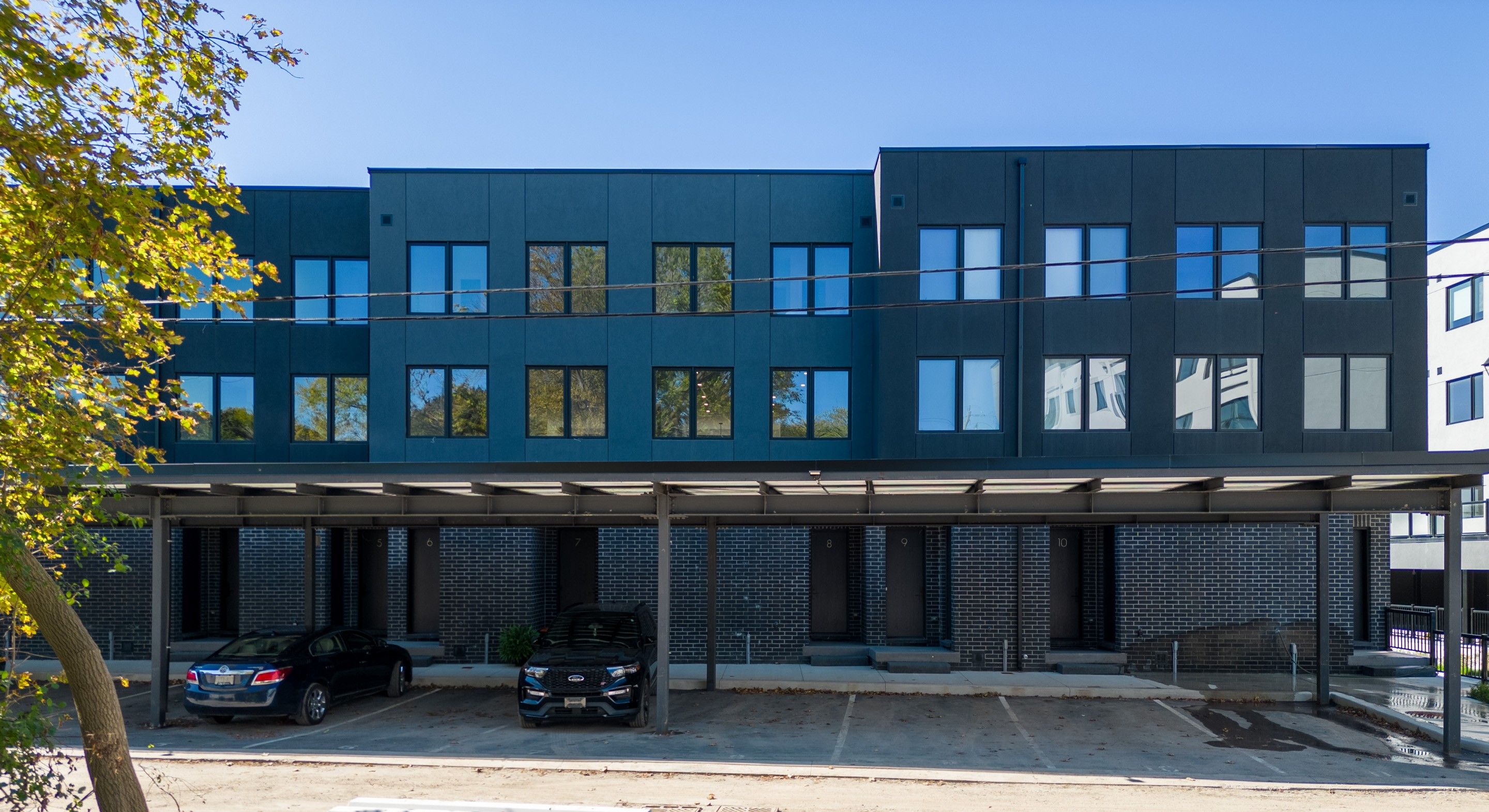 59 Charles Street 1, Newmarket, On L3y 3v7