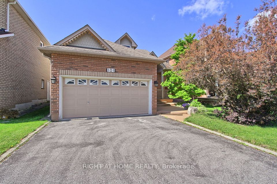 101 Old Colony Road, Richmond Hill, On L4e 3x2