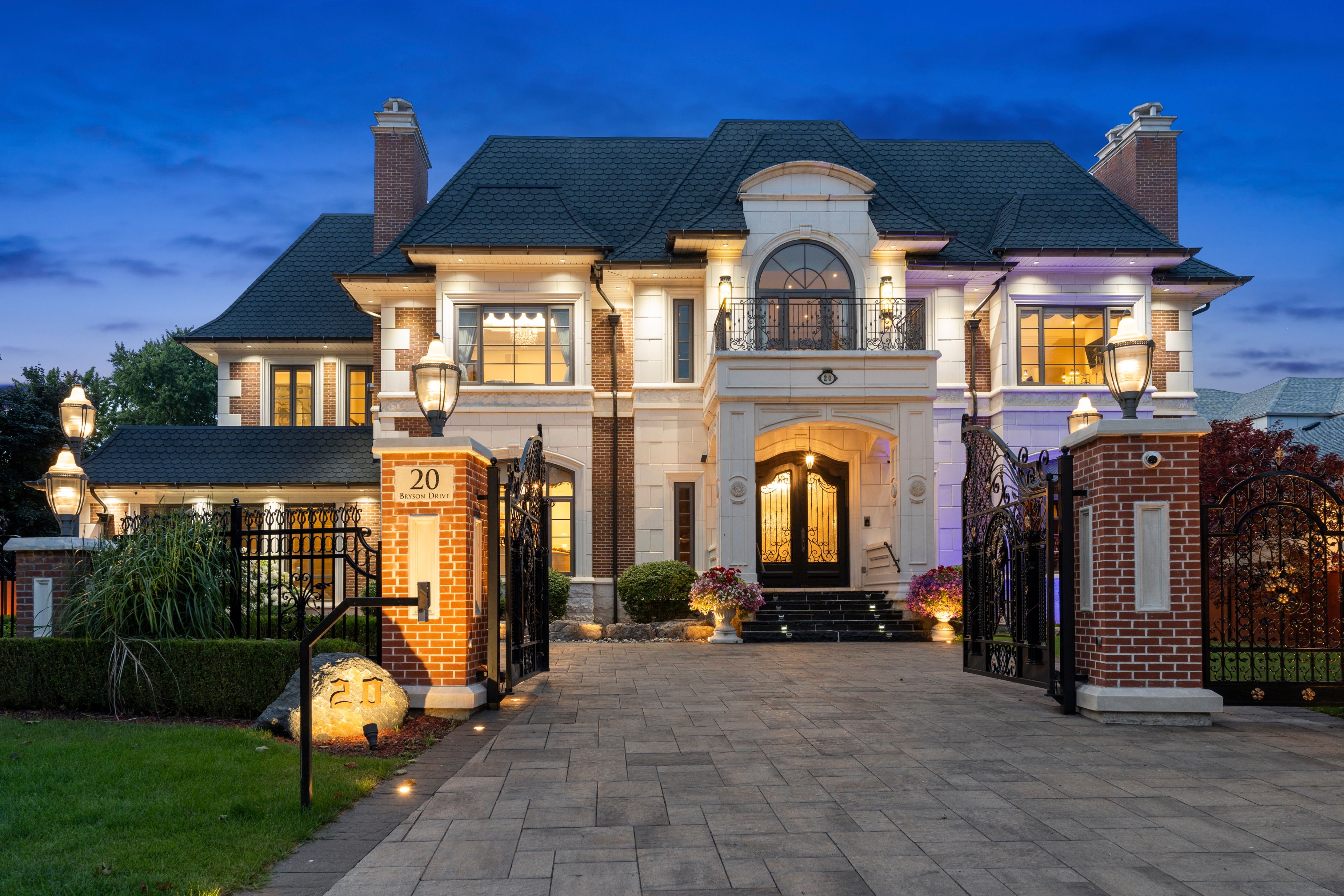 20 Bryson Drive, Richmond Hill, On L4c 6e3