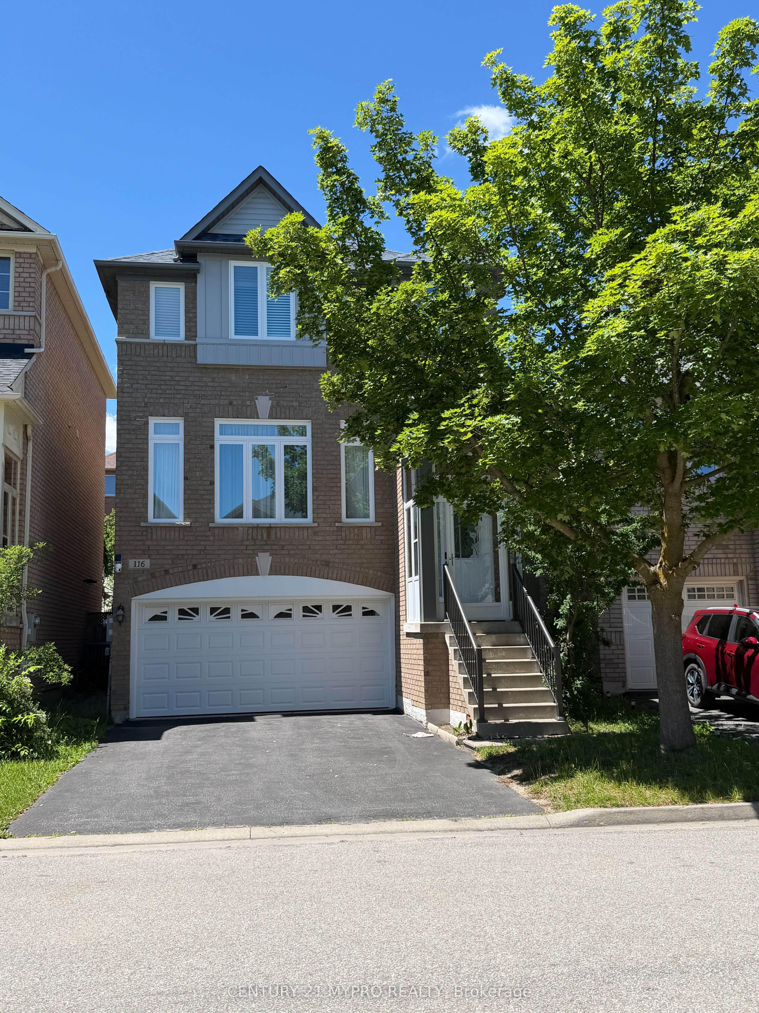 116 Orchard Hill (2nd Floor) Boulevard, Markham, On L6c 2m4
