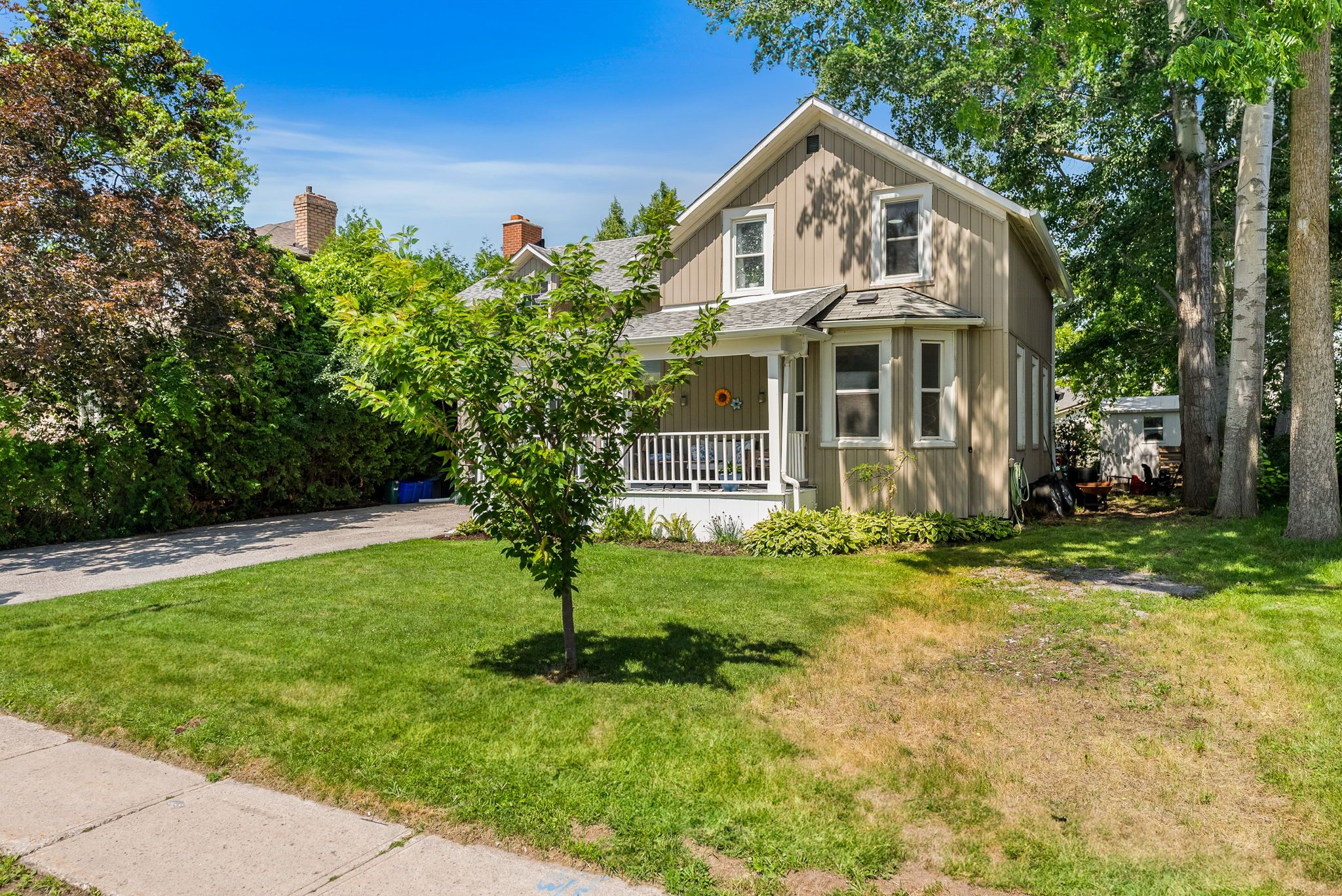 59 High Street, Georgina, On L0e 1r0