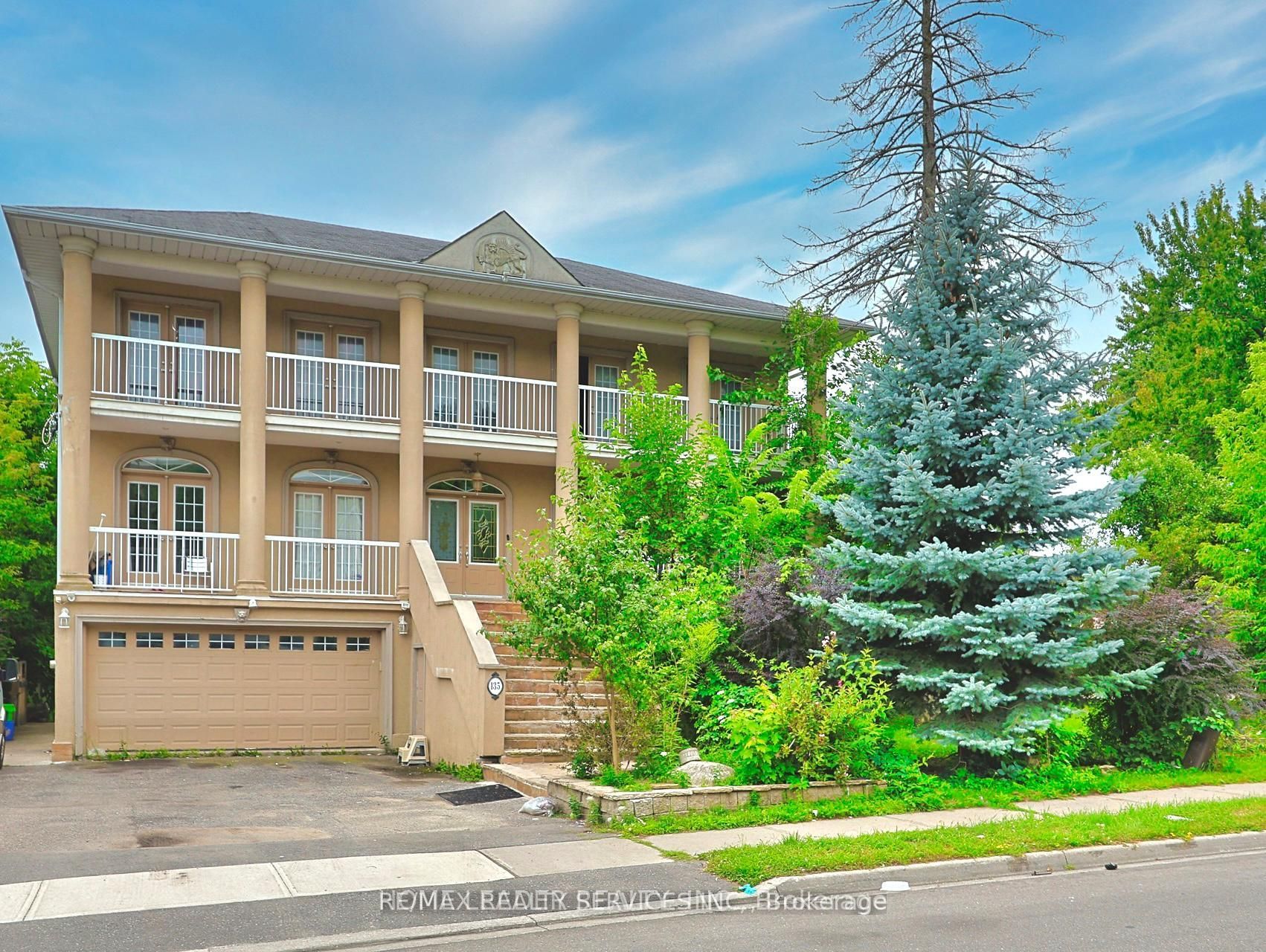 135 Spruce Avenue, Richmond Hill, On L4c 6v9