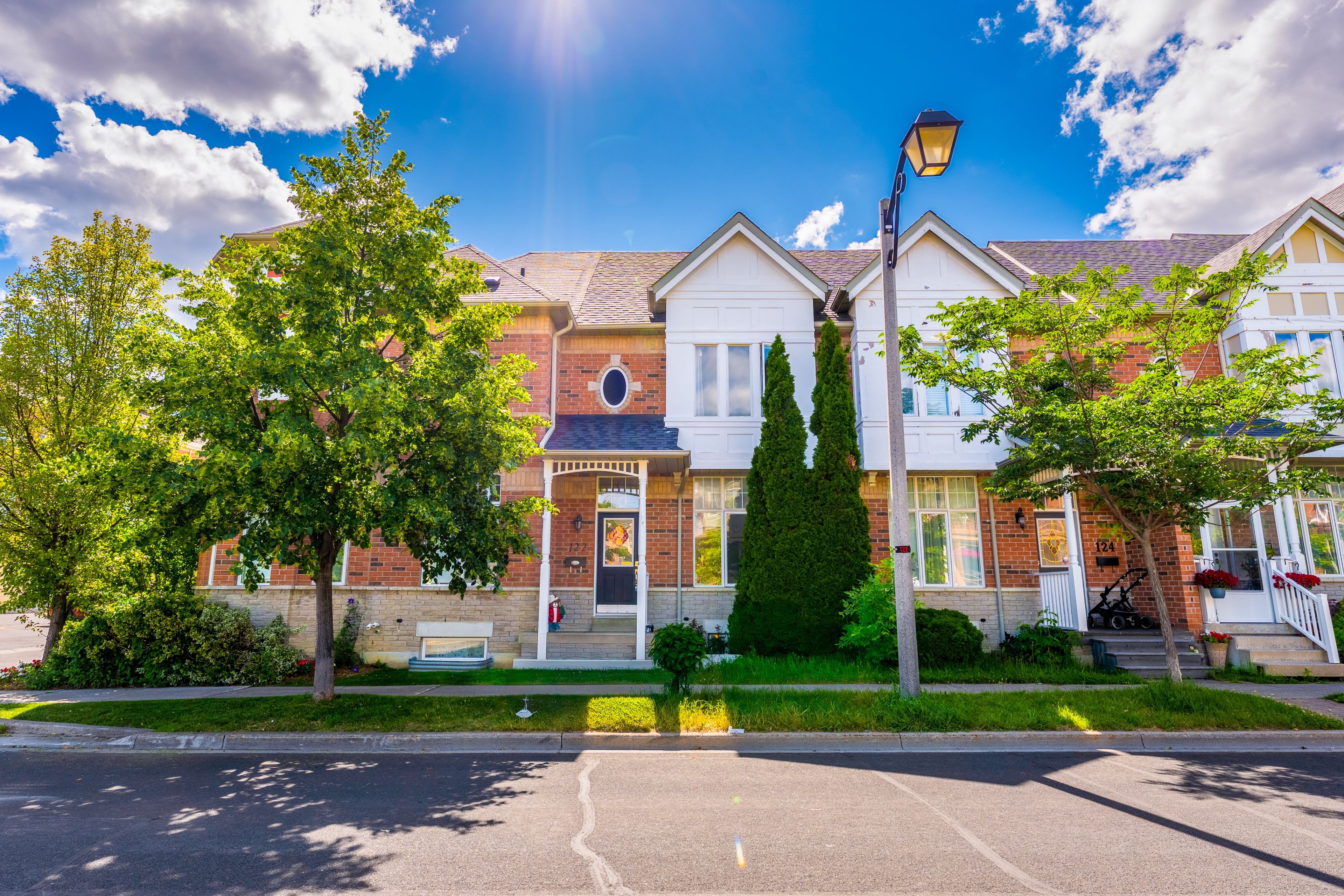122 Walkerville Road, Markham, On L6b 1b6
