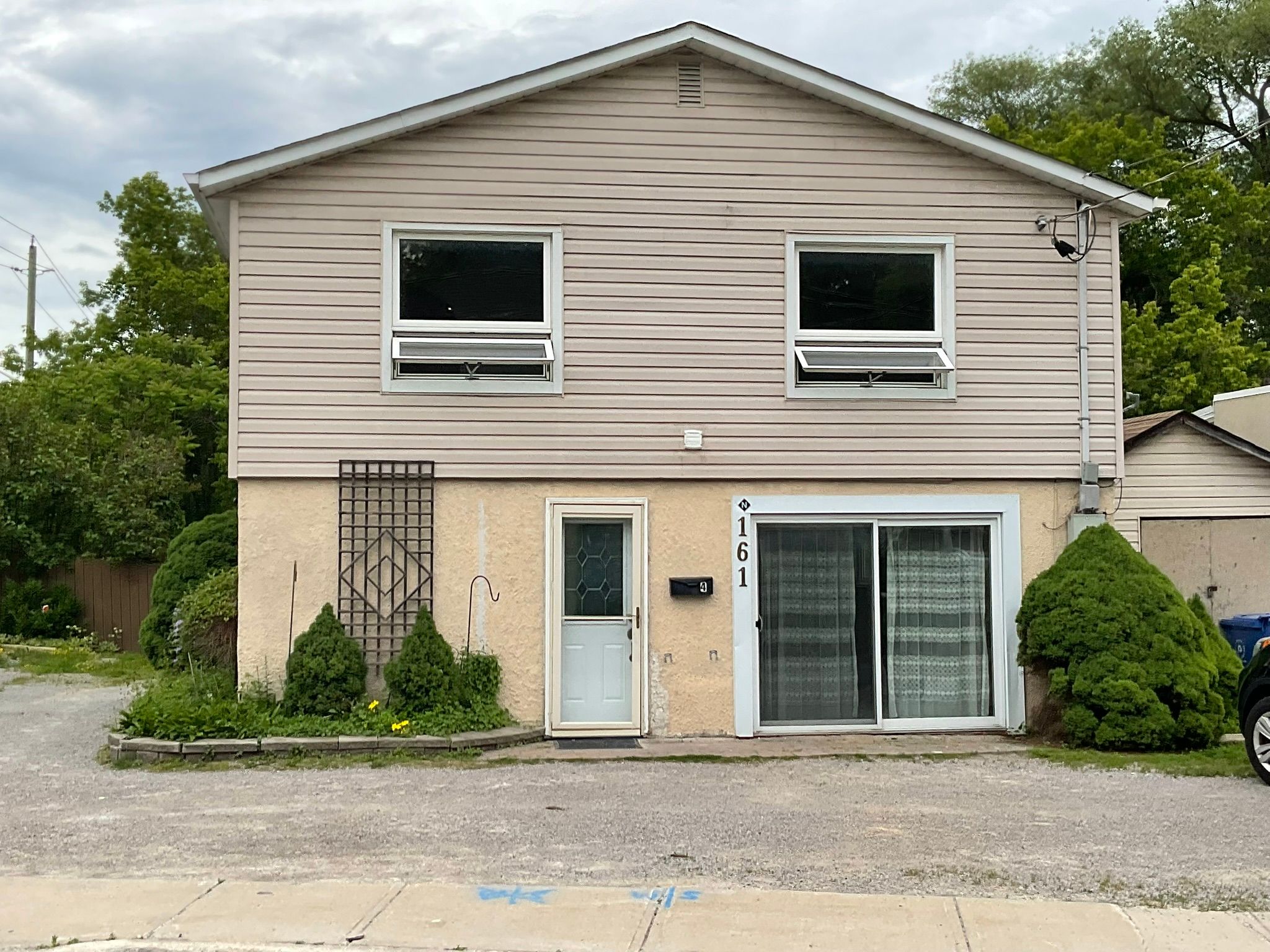 161 Charlotte Street Upper, Newmarket, On L3y 3s7