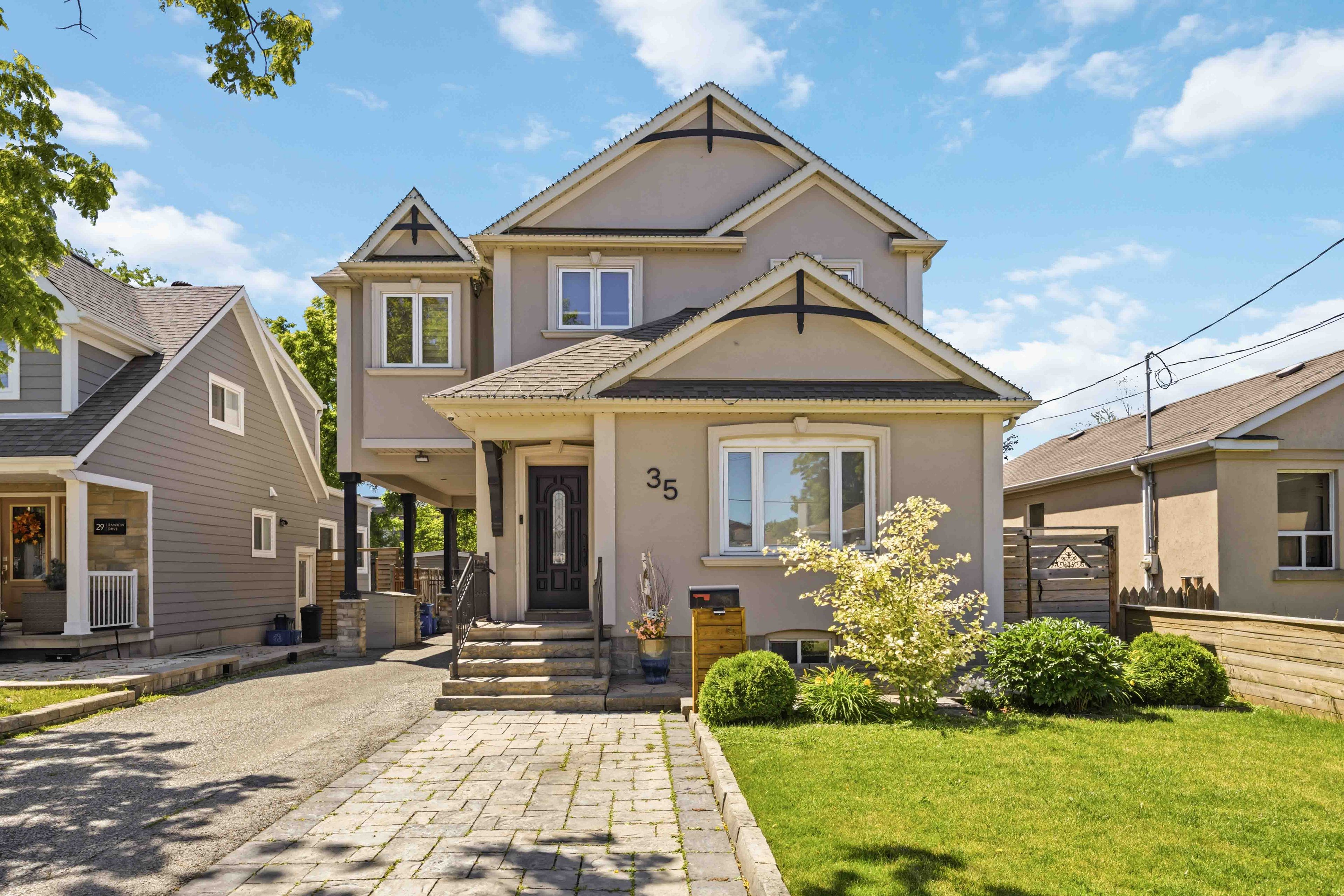 35 Rainbow Drive, Vaughan, On L4l 2k3