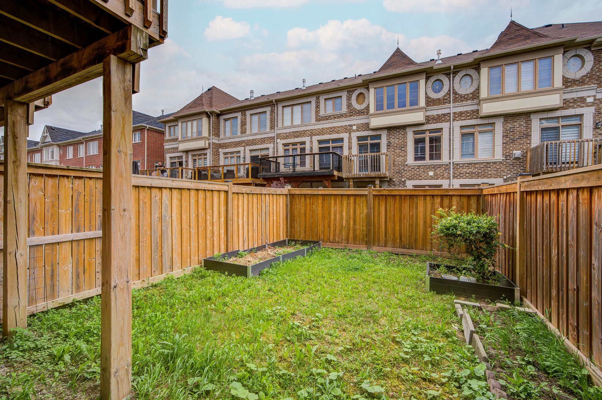 138 Farooq Boulevard S, Vaughan, On L4h 4s1