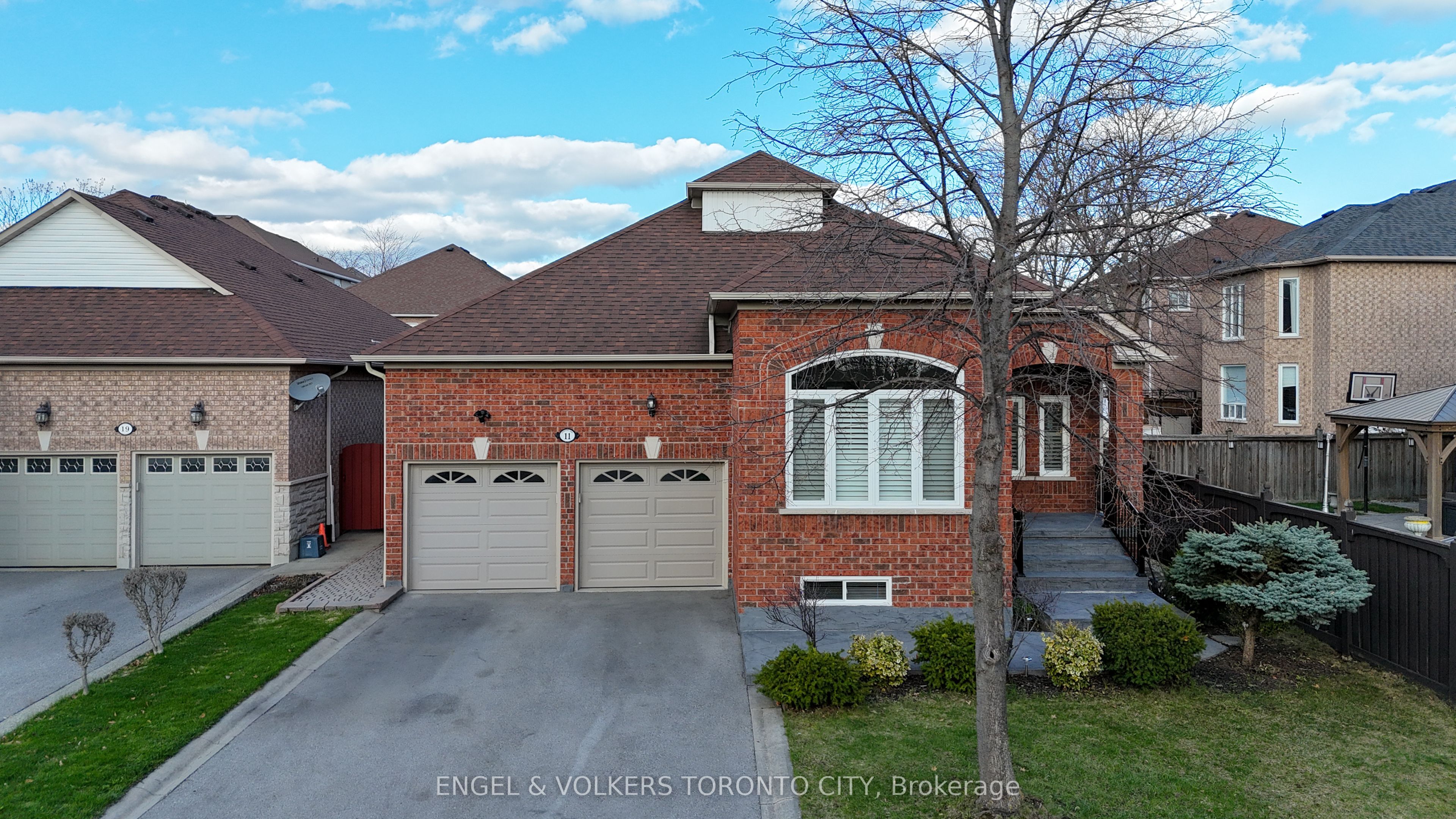 11 Aventura Crescent, Vaughan, On L4h 2g2