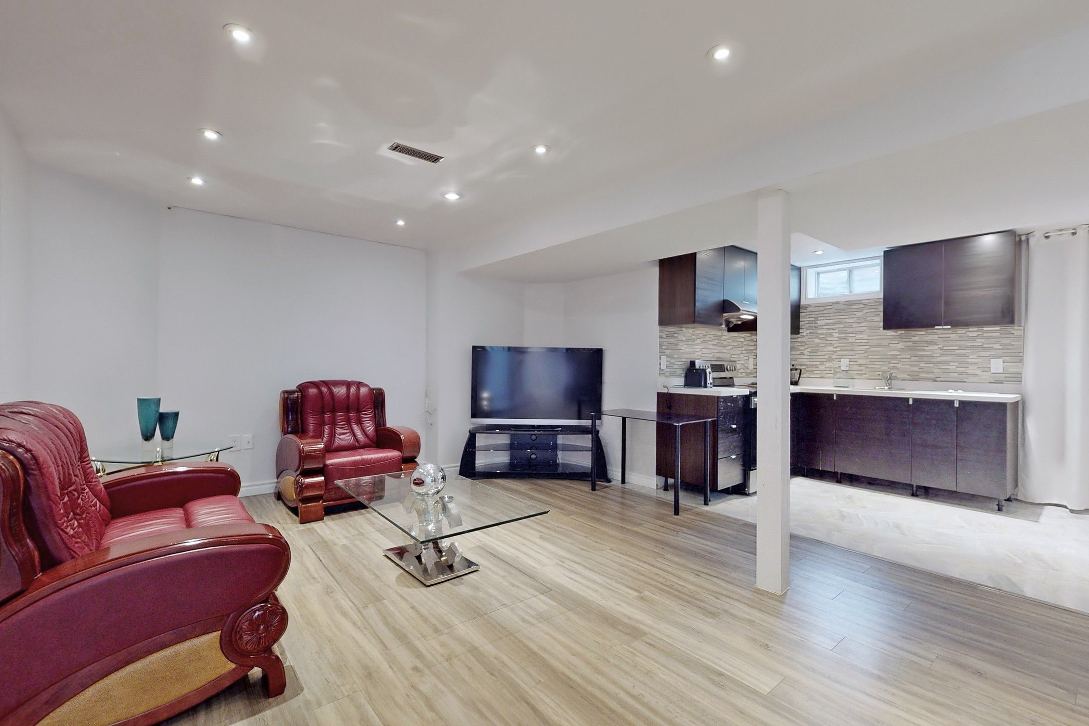 32 Subrisco Avenue Bsmt, Richmond Hill, On L4s 1b2