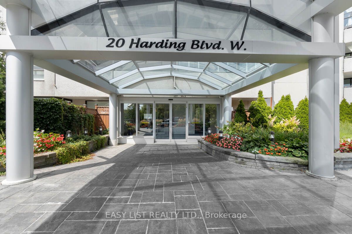 20 Harding Boulevard W 810, Richmond Hill, On L4c 9s4