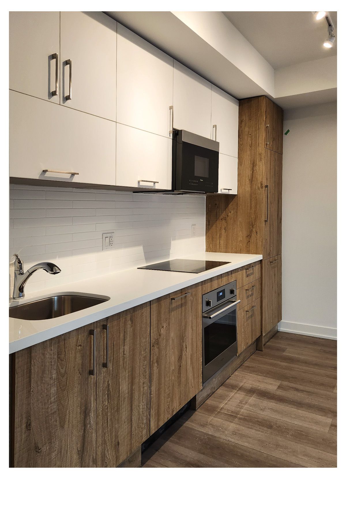 8119 Birchmonunt Road A905, Markham, On L6g 0h5
