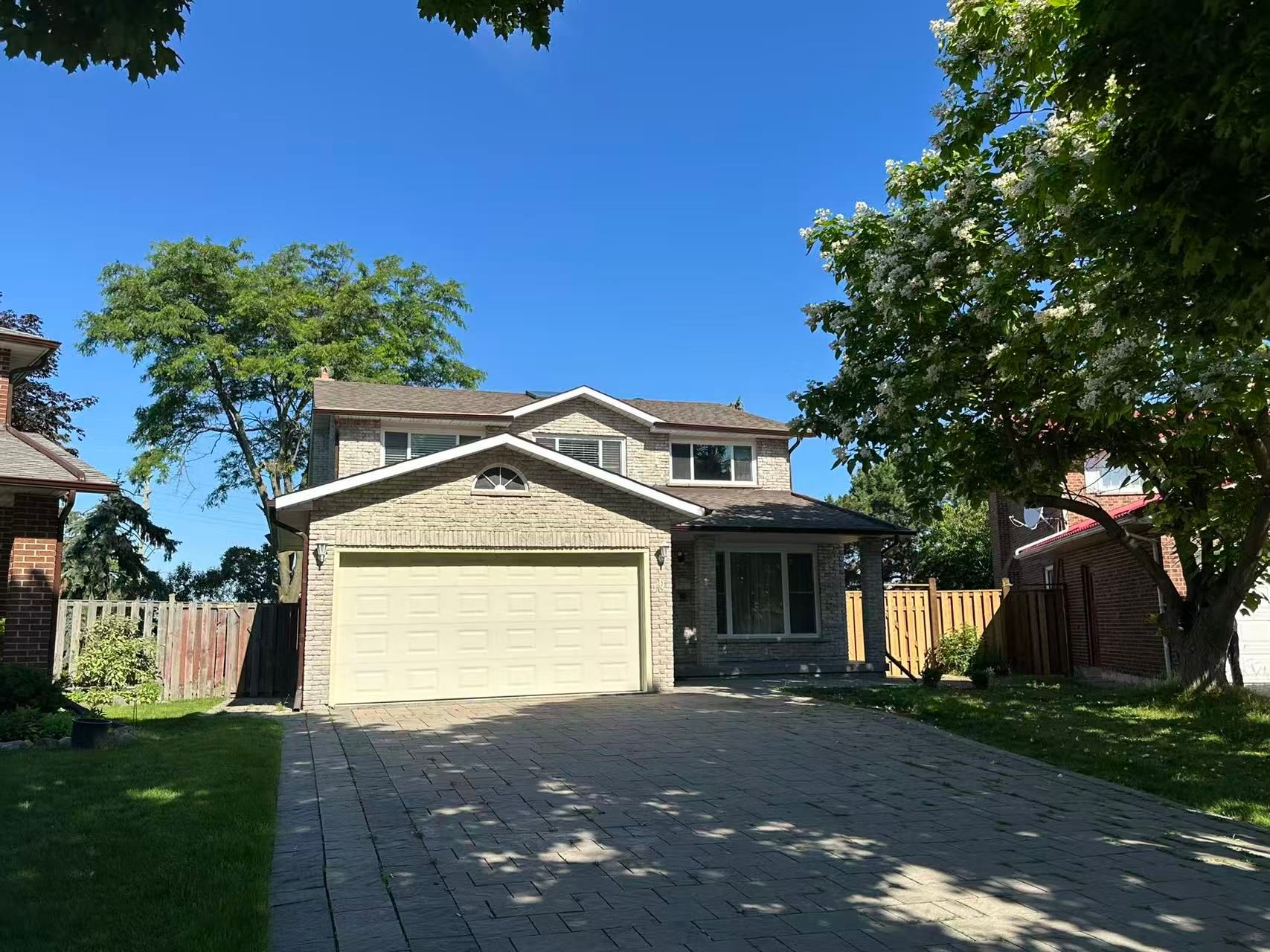 10 Epping Court, Markham, On L3r 3h1