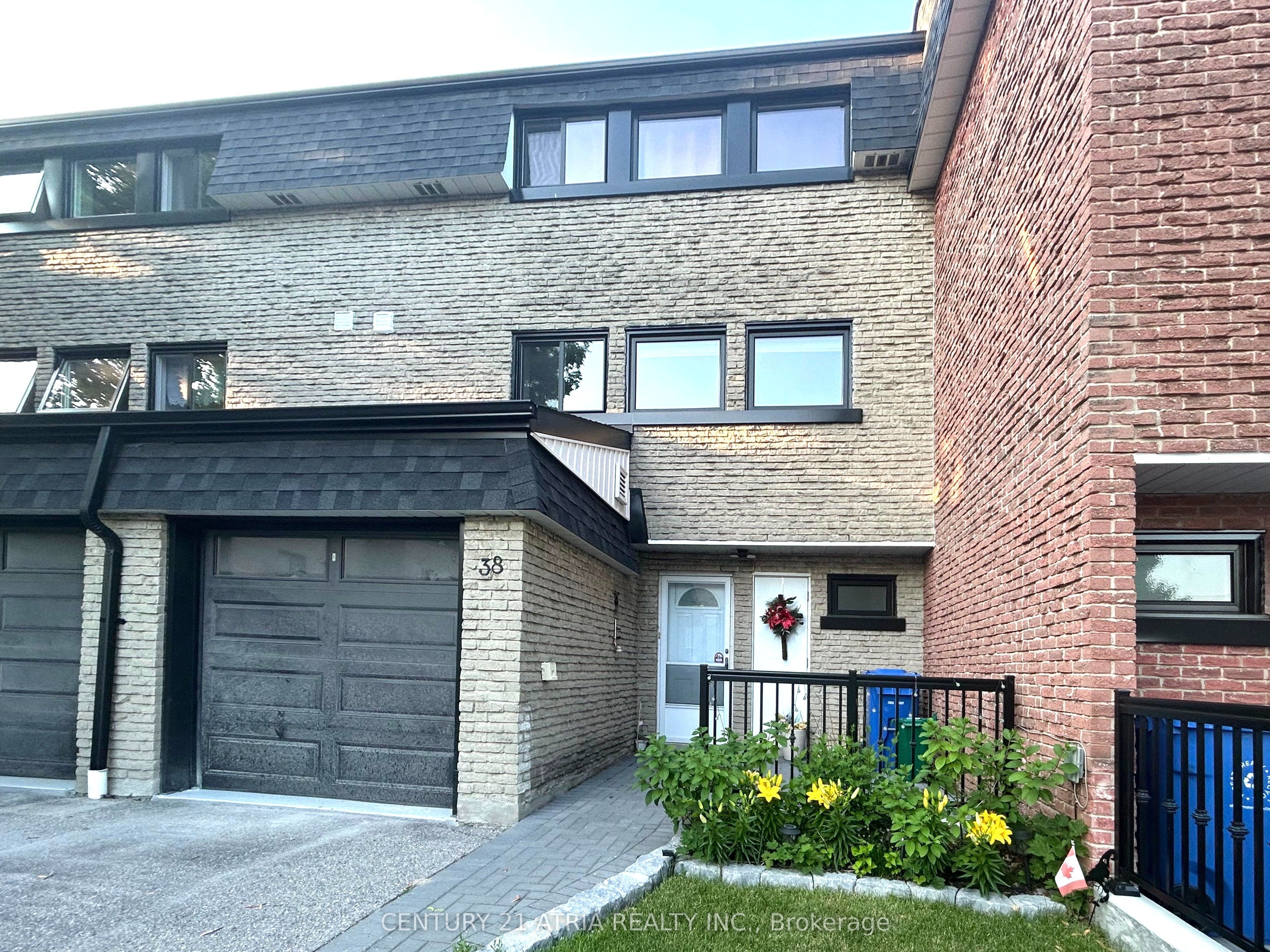 38 Henderson Drive, Aurora, On L4g 3l2