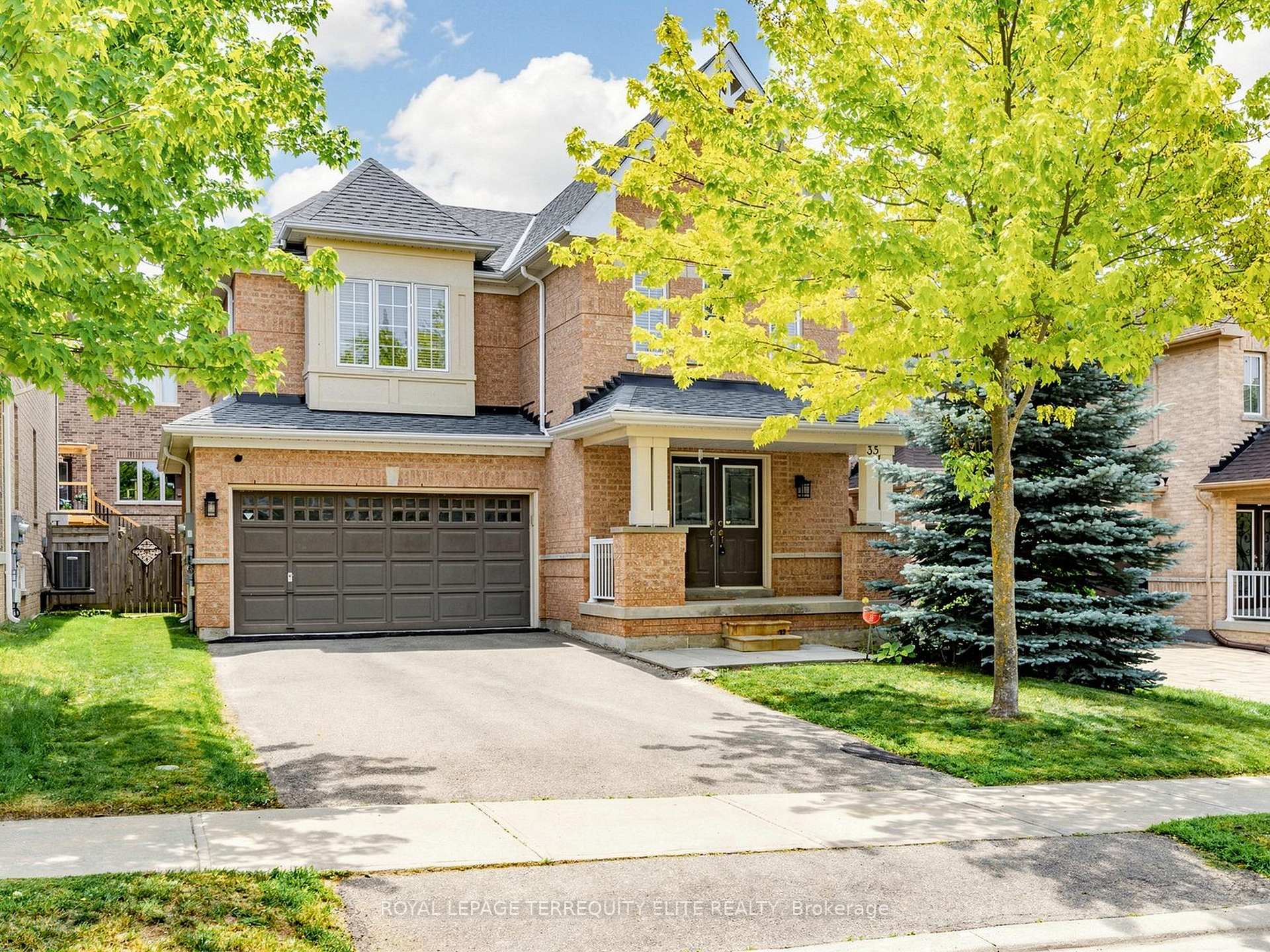 35 Mynden Way, Newmarket, On L3x 3a7