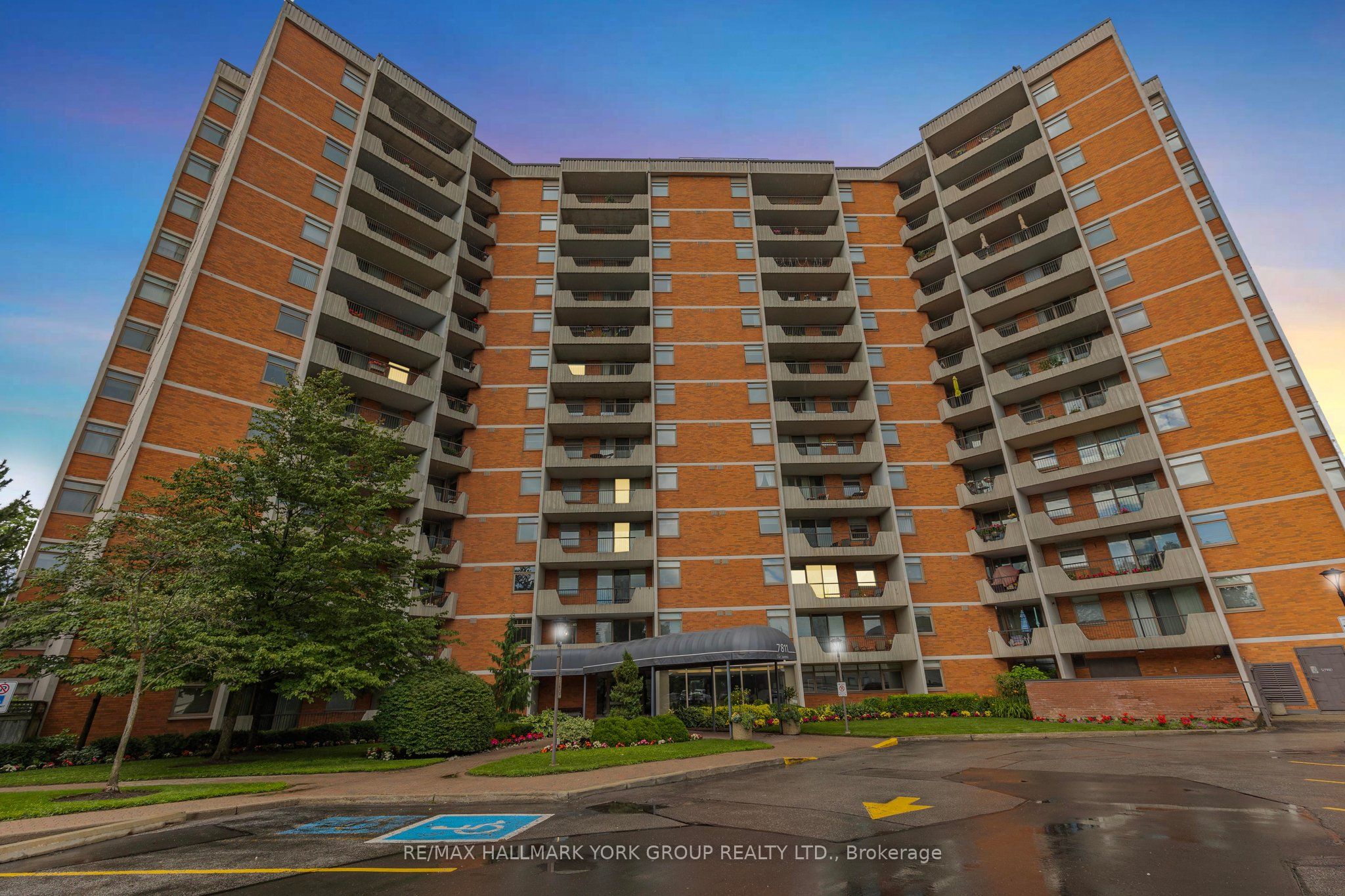 7811 Yonge Street 1007, Markham, On L3t 4s3