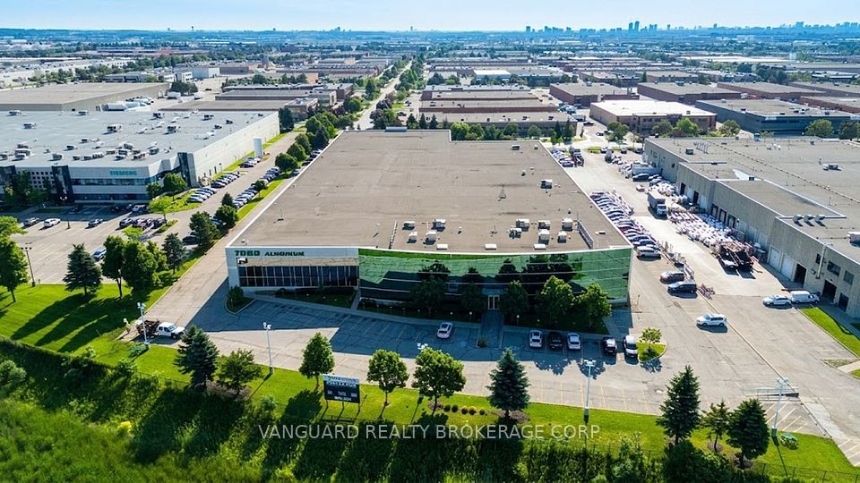 330 Applewood Crescent, Vaughan, On L4k 4v2