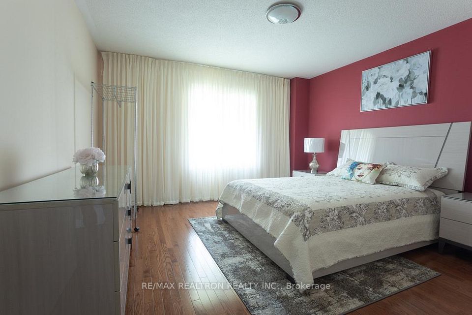 54 Chayna Crescent, Vaughan, On L6a 0n1