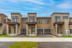 136 Mumbai Drive, Markham, On L3s 0g5