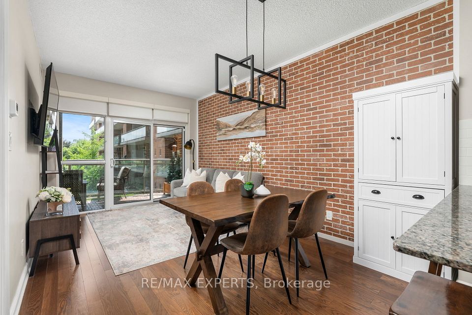 281 Woodbridge Avenue 301, Vaughan, On L4l 0c6