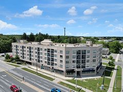 160 Wellington Street E 301, Aurora, On L4g 1j3
