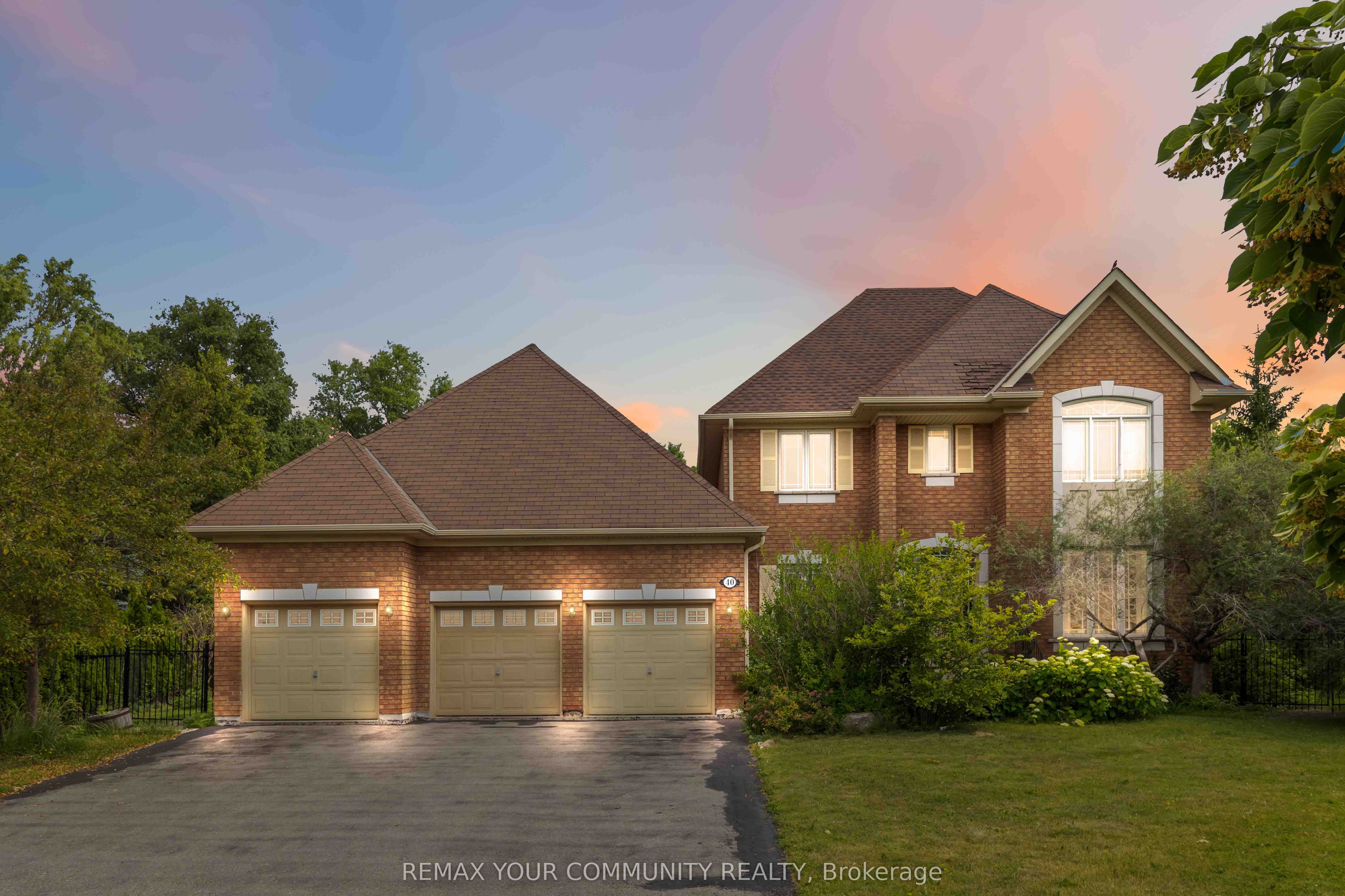 40 Hunterwood Chase, Vaughan, On L6a 3r9