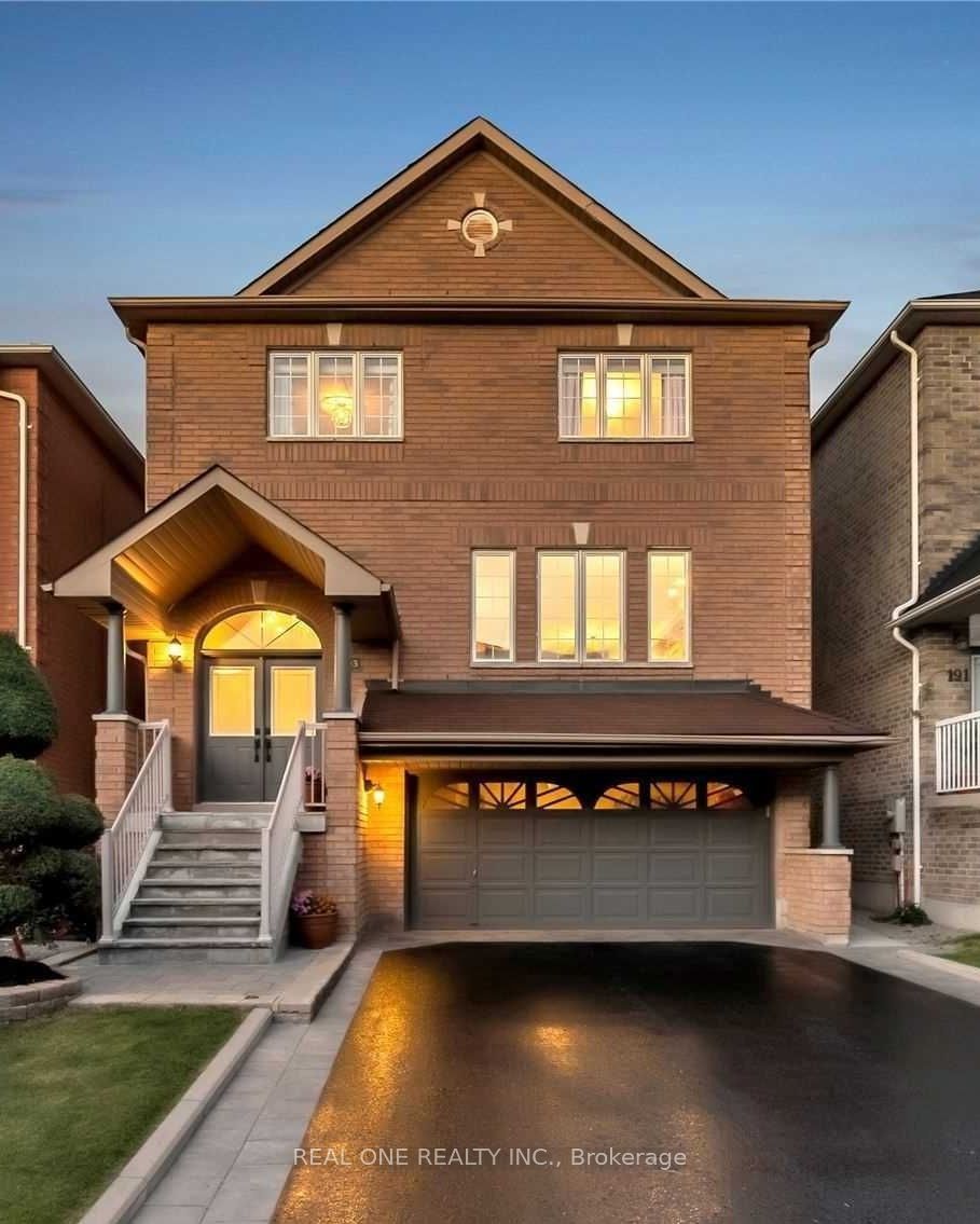 193 Dean Burton Lane Upper, Newmarket, On L3x 3c4