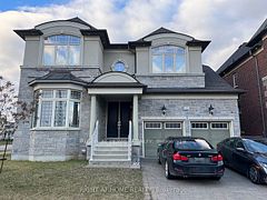 2 Chesney Crescent A, Vaughan, On L4h 4a7