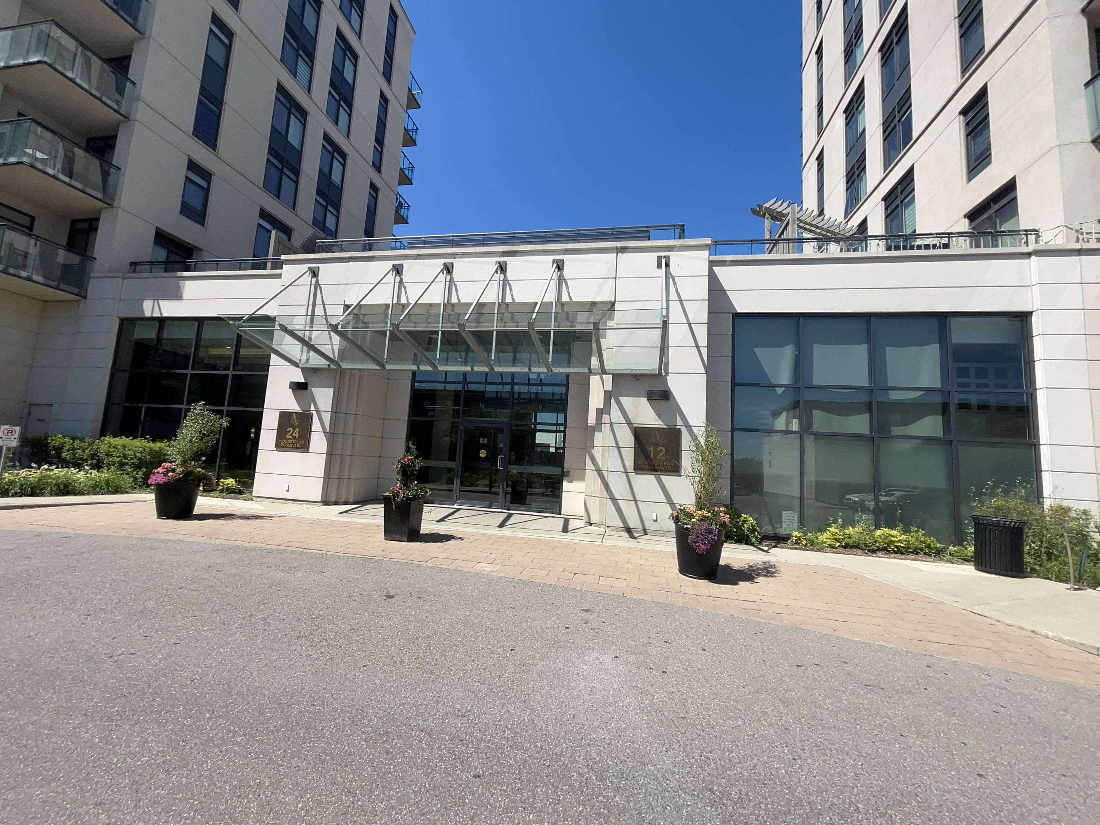 12 Woodstream Boulevard 206, Vaughan, On L4l 8c3