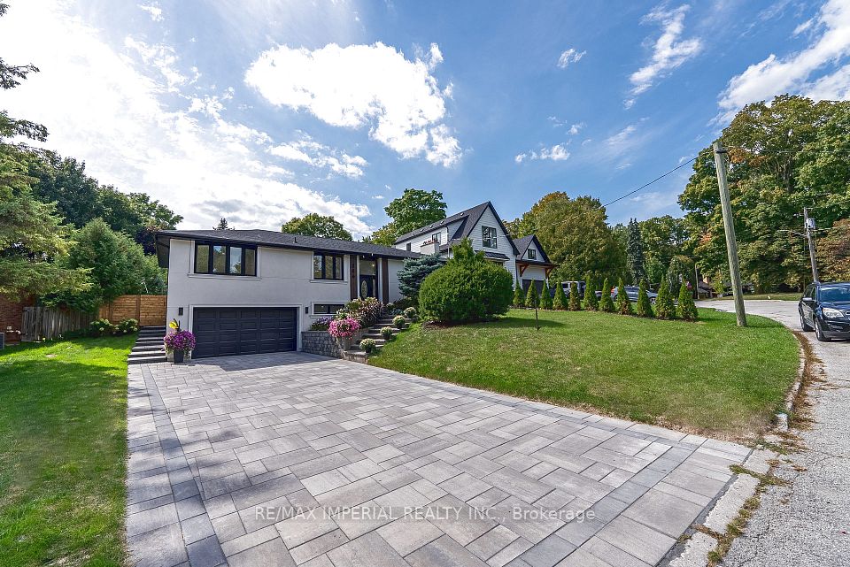 206 Richard Avenue, Newmarket, On L3y 4p7
