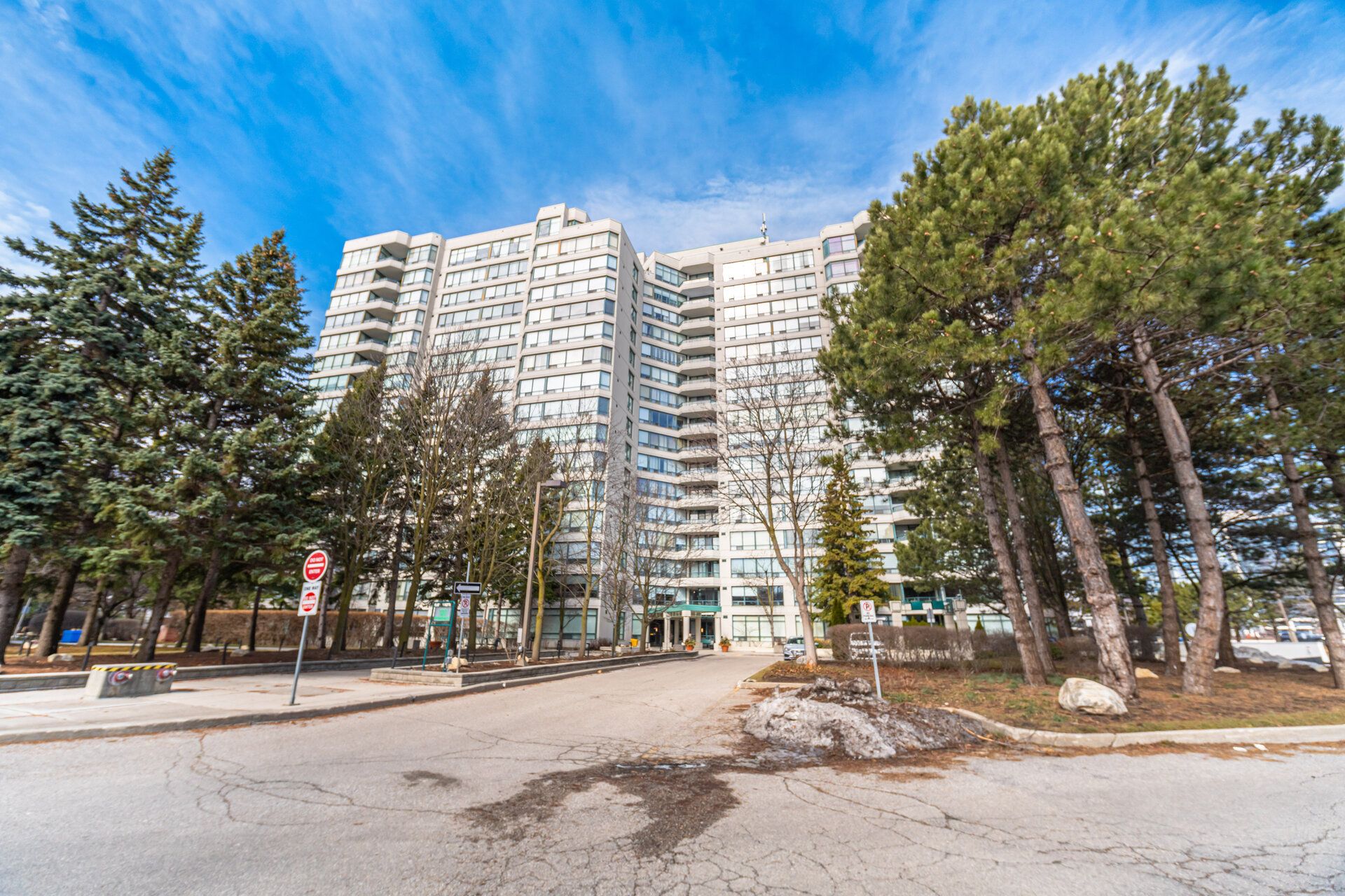 120 Promenade Circle 711, Vaughan, On L4j 7w9