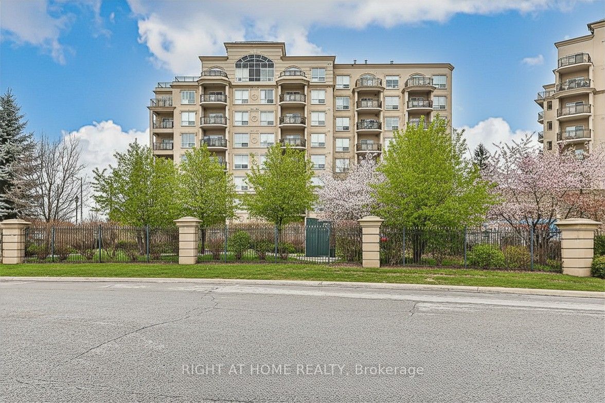 8 Maison Parc Court 305, Vaughan, On L4j 9k5