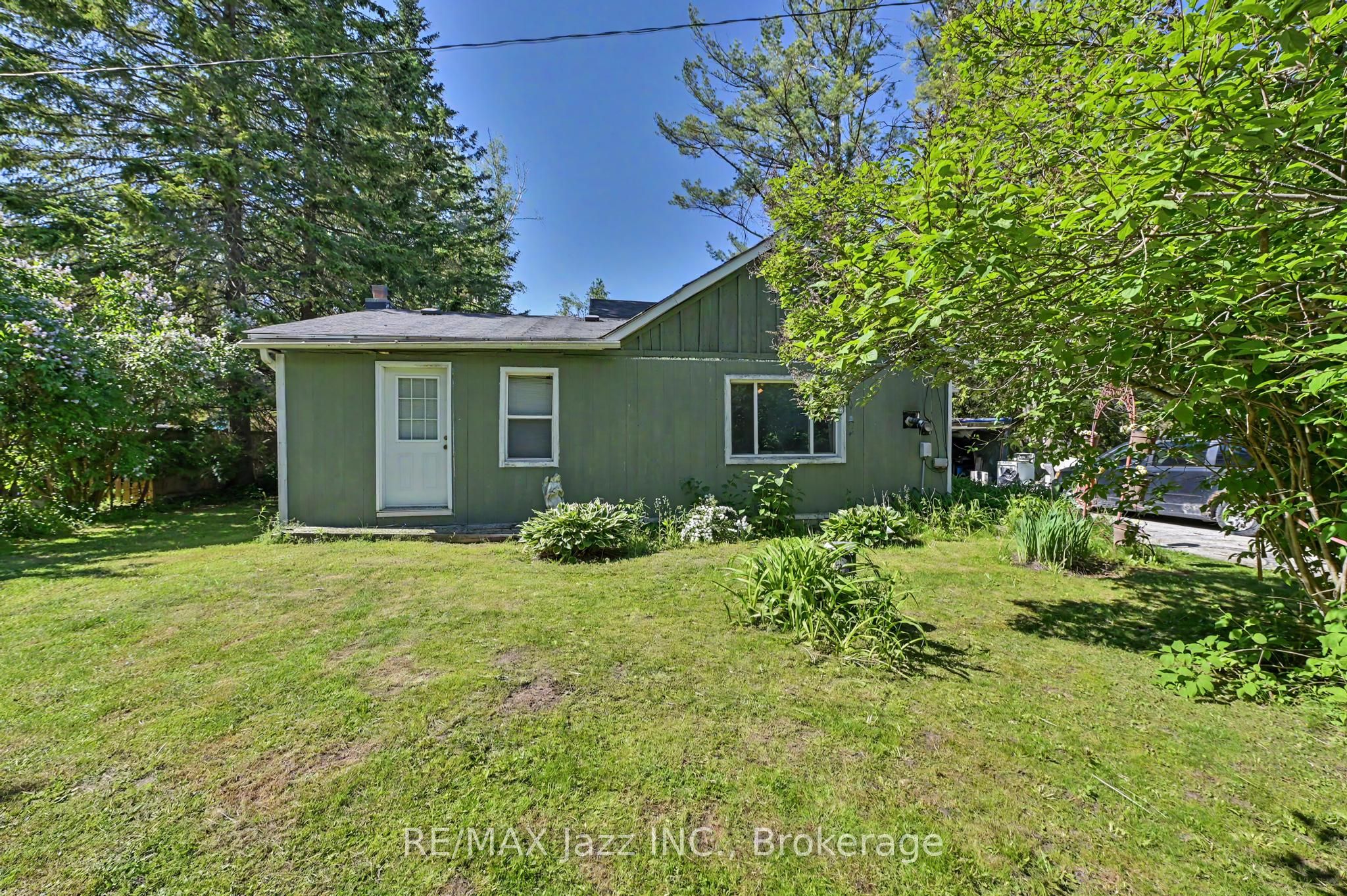 4 Hubbard Street, Georgina, On L0e 1n0