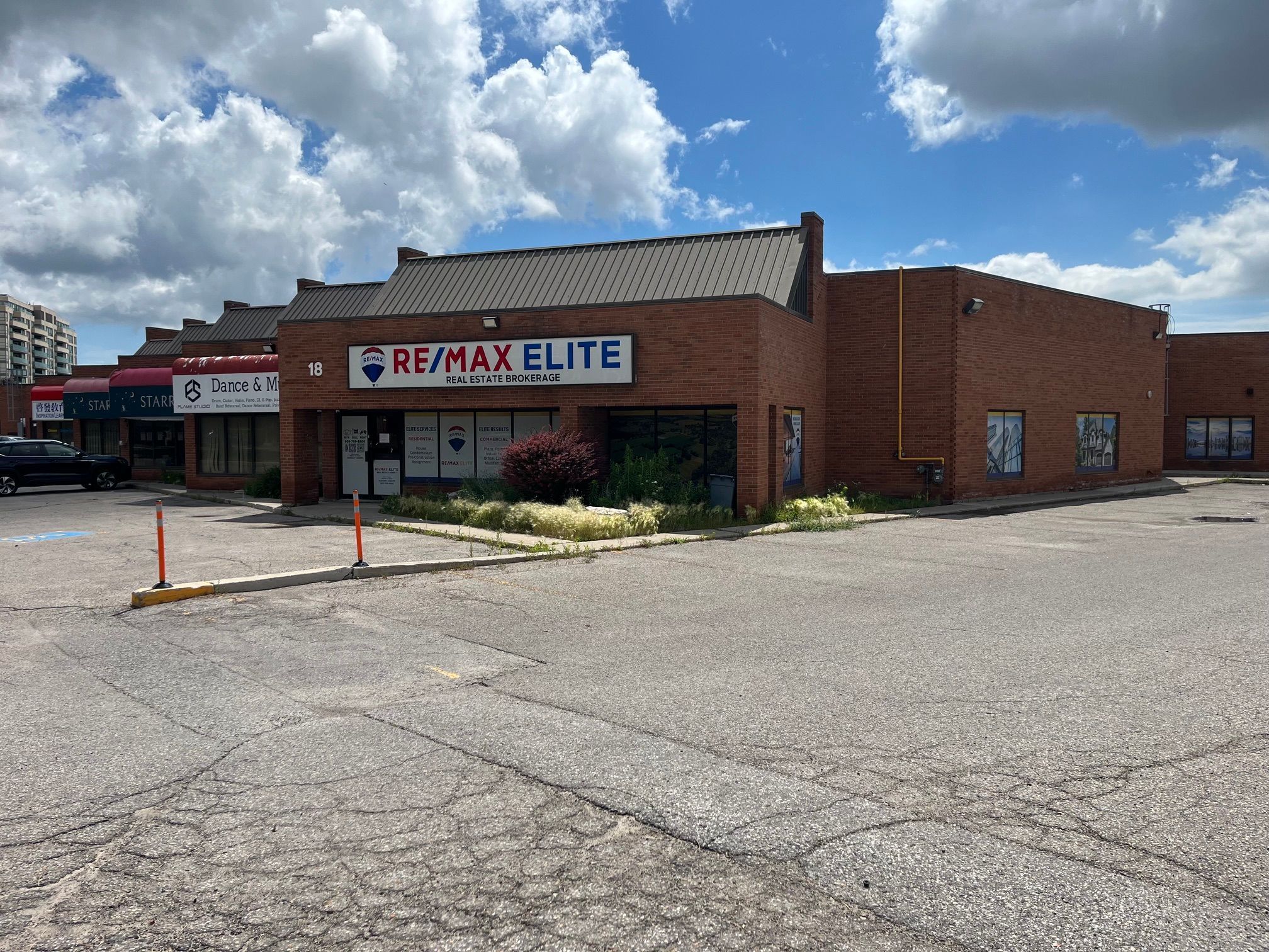165 East Beaver Creek Road 16, 17, 18, 40, Richmond Hill, On L4b 2n2