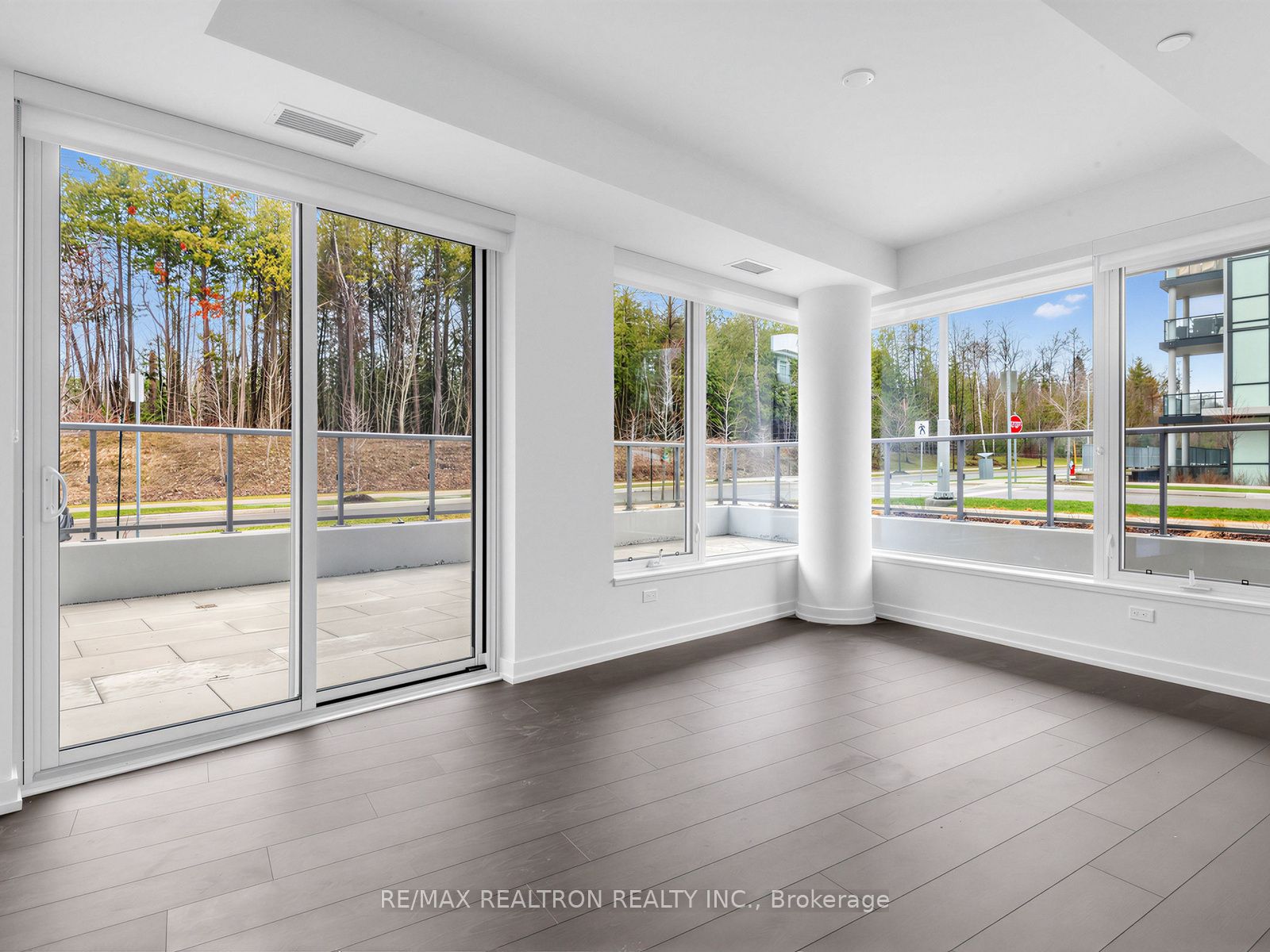333 Sunseeker Avenue 101, Innisfil, On L9s 0r6