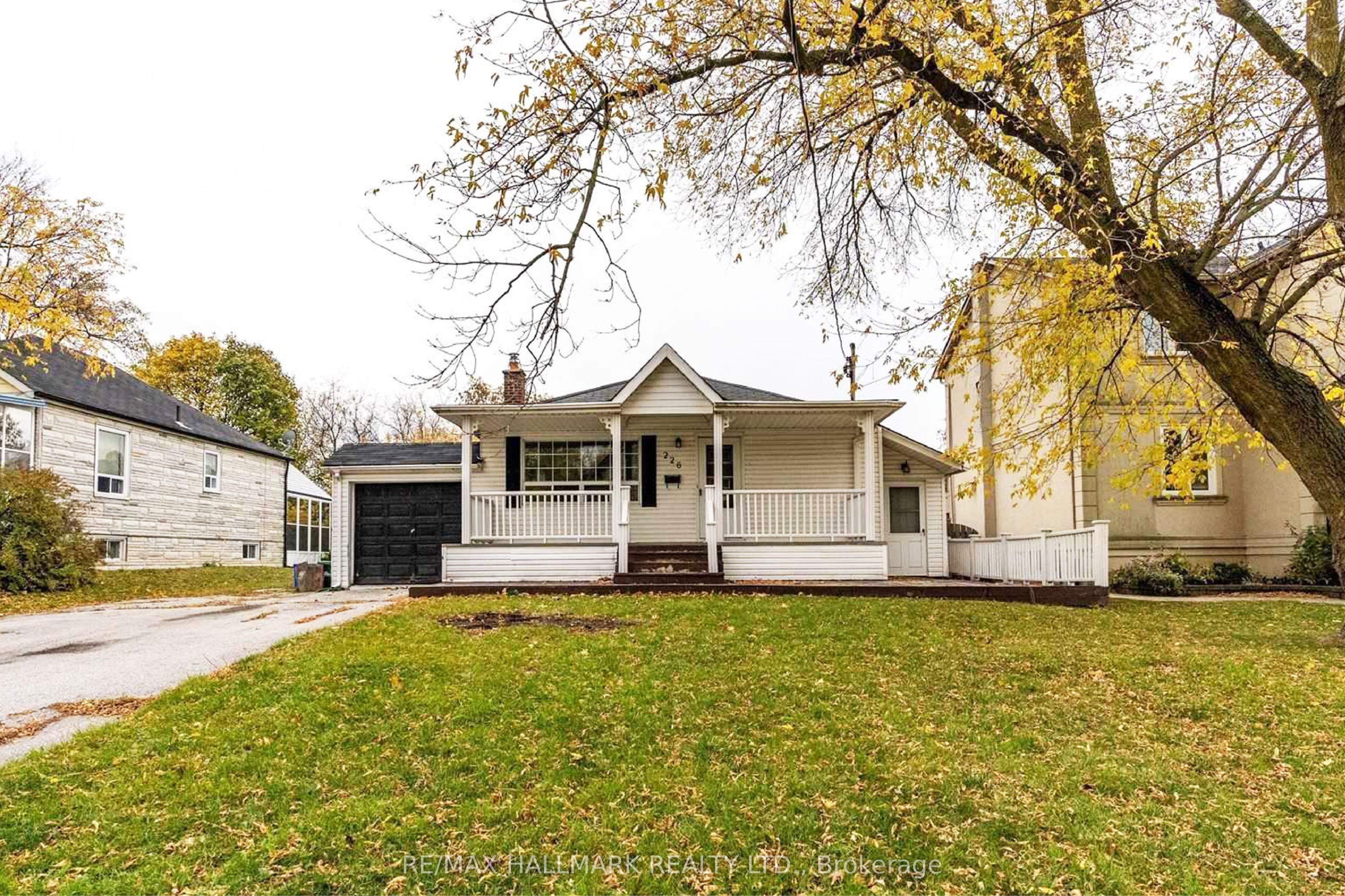 226 Lawrence Avenue, Richmond Hill, On L4c 1z6