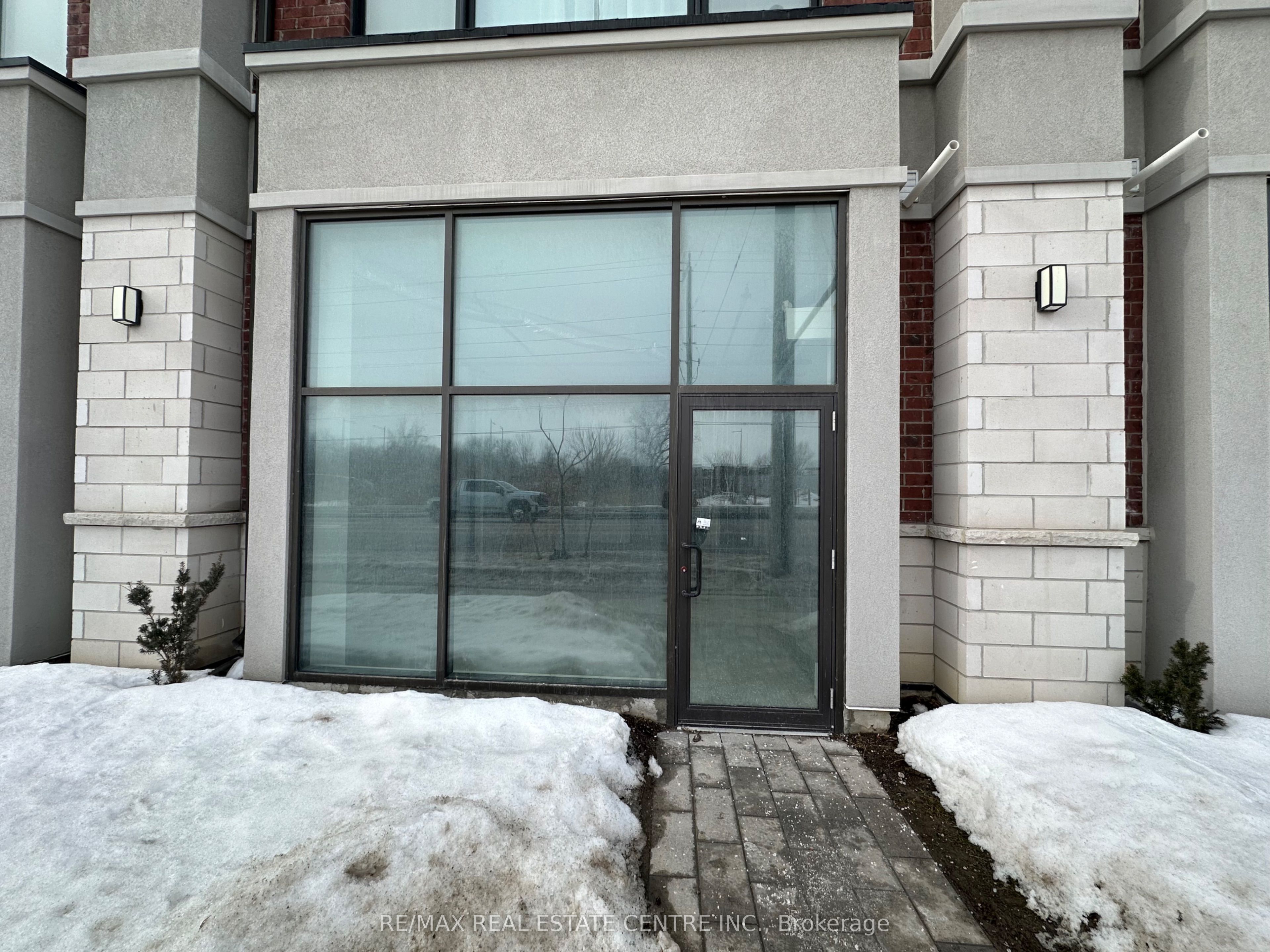 200 Dissette Street 3, Bradford West Gwillimbury, On L3z 3g8
