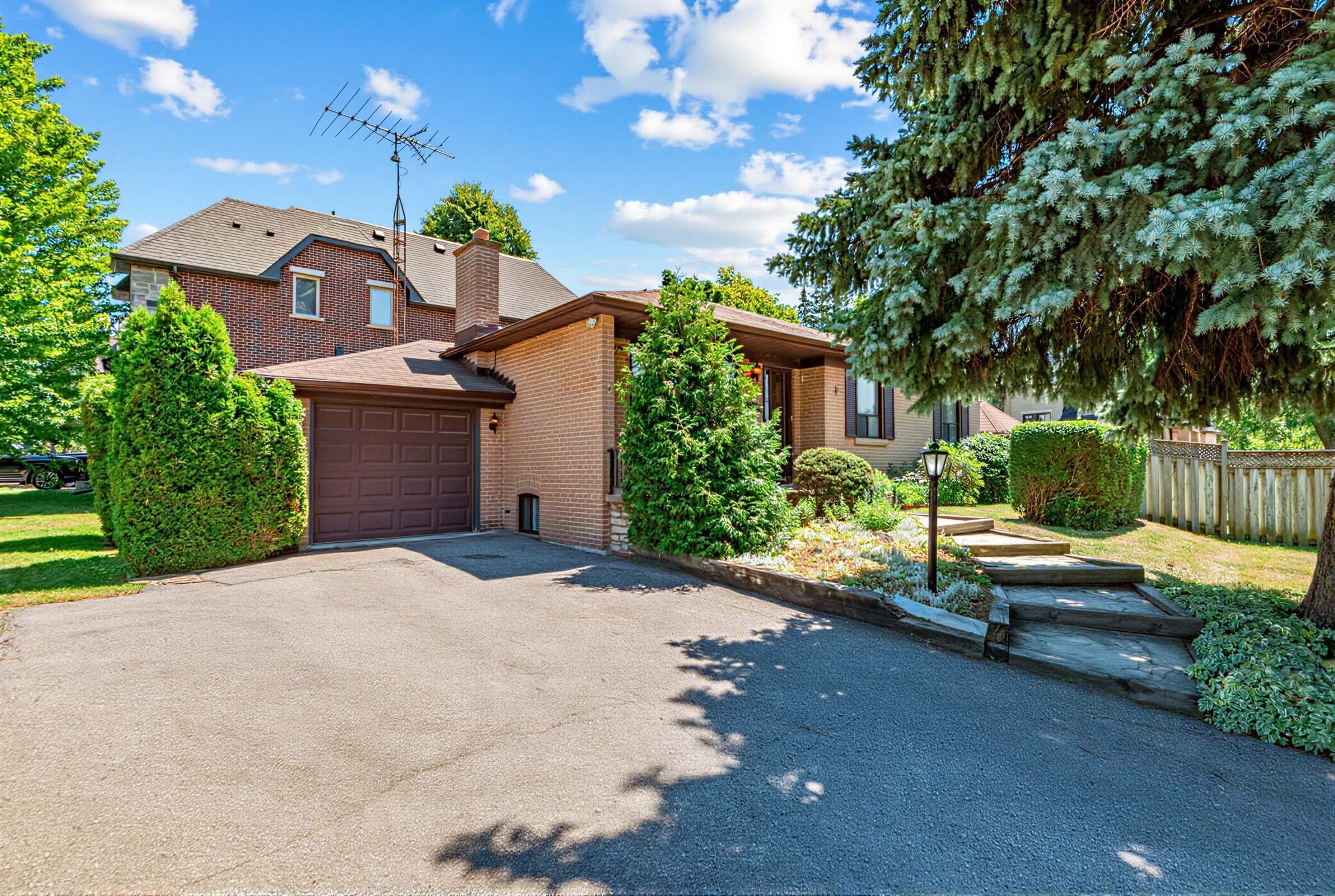 19 Abercorn Road, Markham, On L3p 1v5