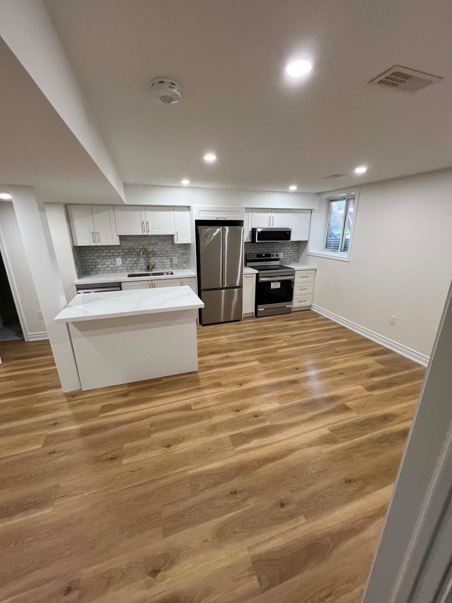 4 Bamburg Street Basement, Georgina, On L0e 1r0