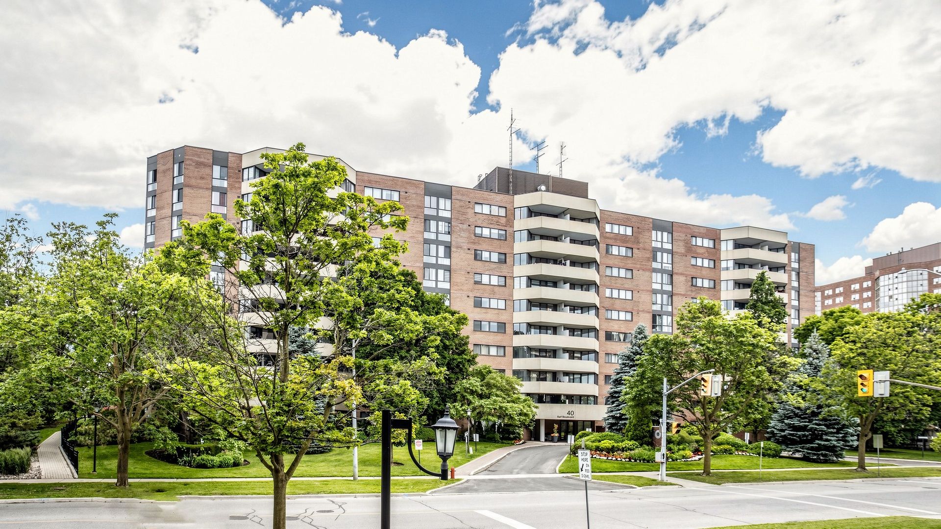 40 Baif Boulevard 406, Richmond Hill, On L4c 5m9