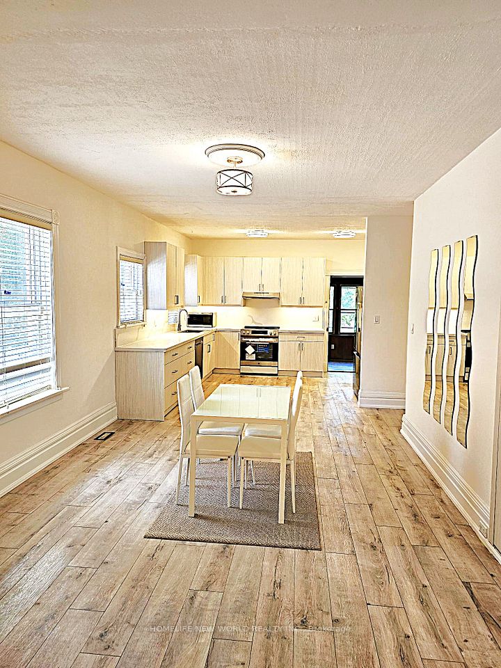 184 Prospect Street, Newmarket, On L3y 3t6