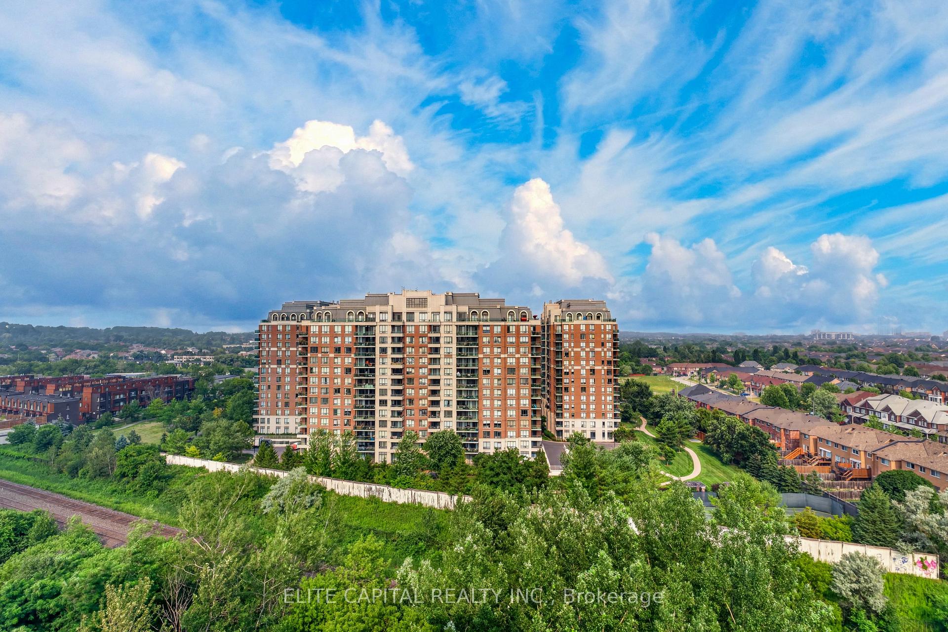 29 Northern Heights Drive 1205, Richmond Hill, On L4b 4l8