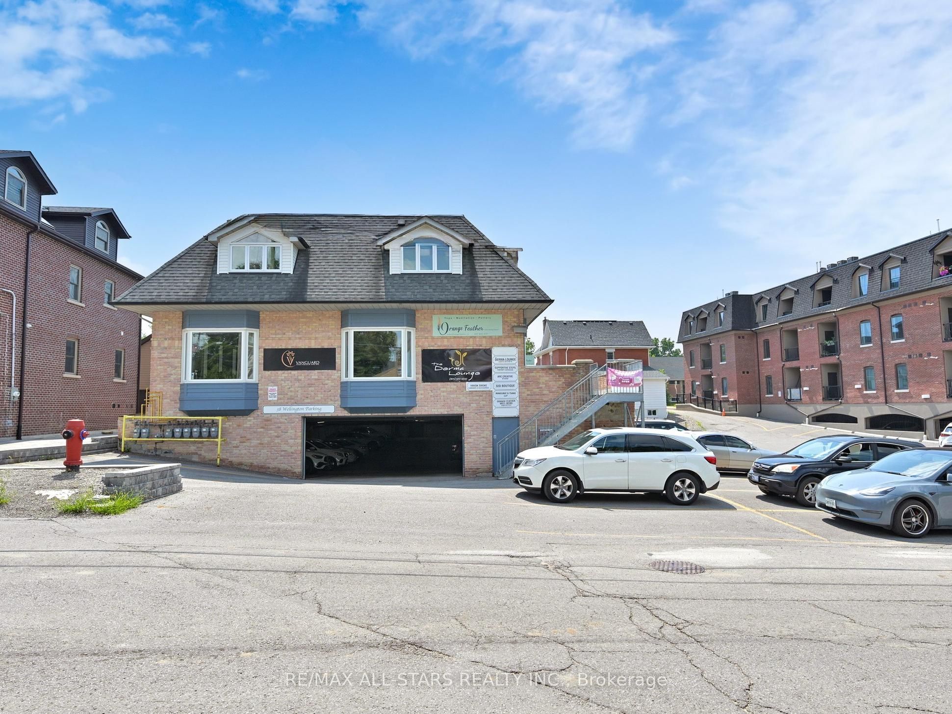 38 Wellington Street E 7c, Aurora, On L4g 1h5