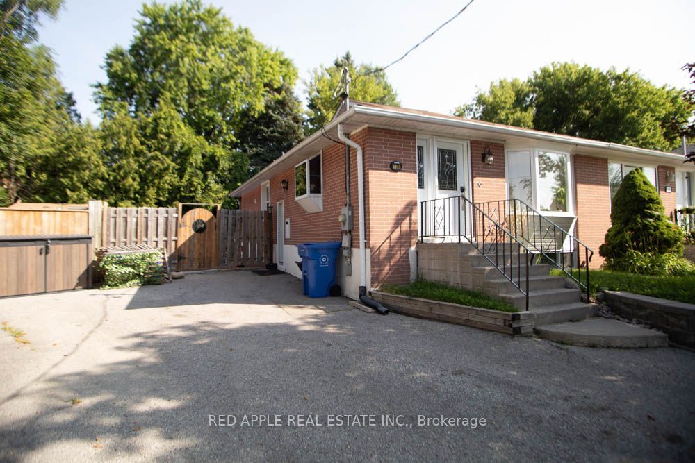 126 Longford Drive, Newmarket, On L3y 2y5