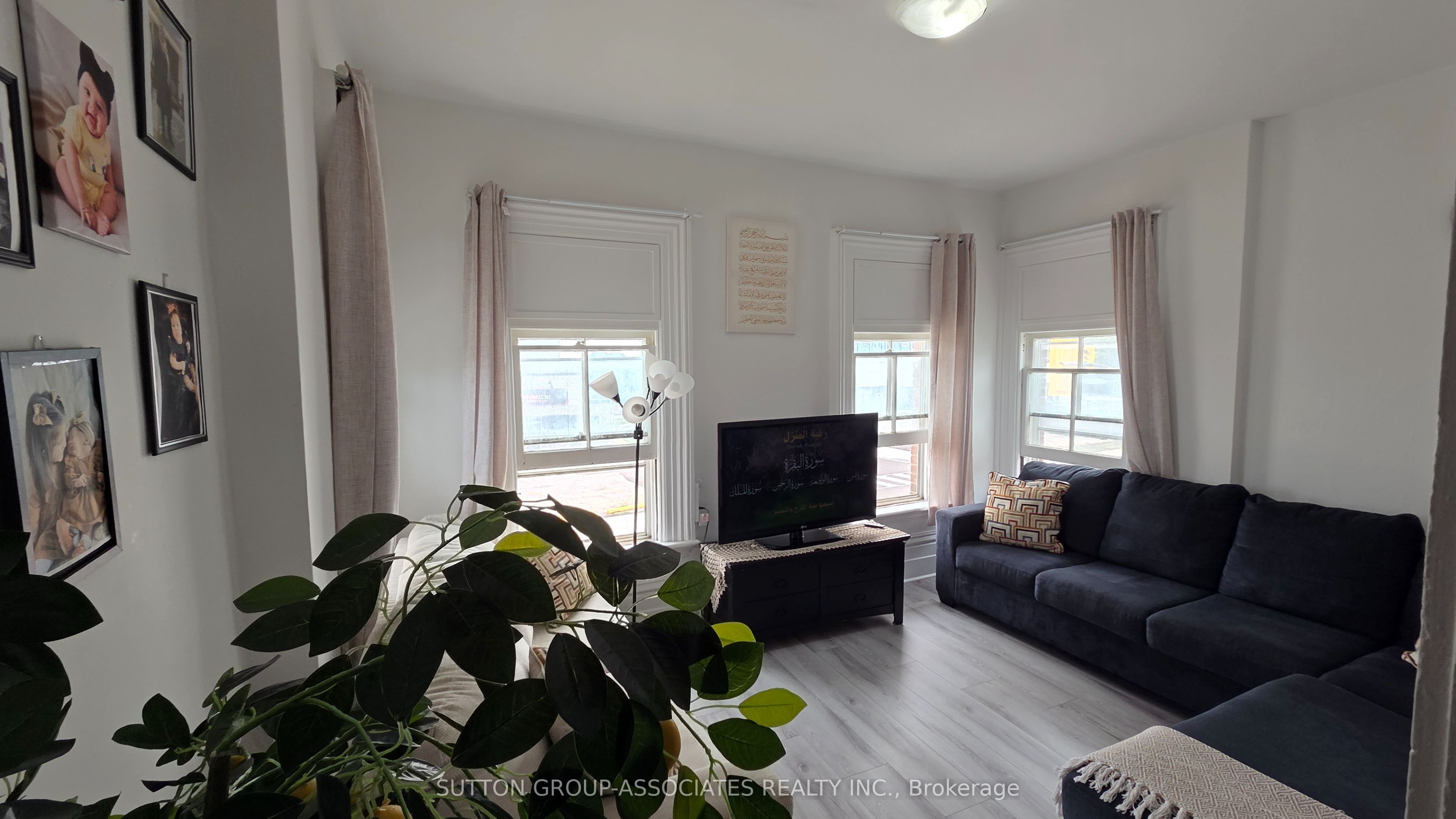 65 Holland Street W 3, Bradford West Gwillimbury, On L9s 0c1