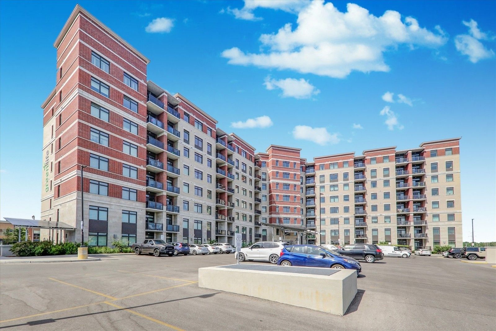 39 New Delhi Drive 717, Markham, On L3s 0e1