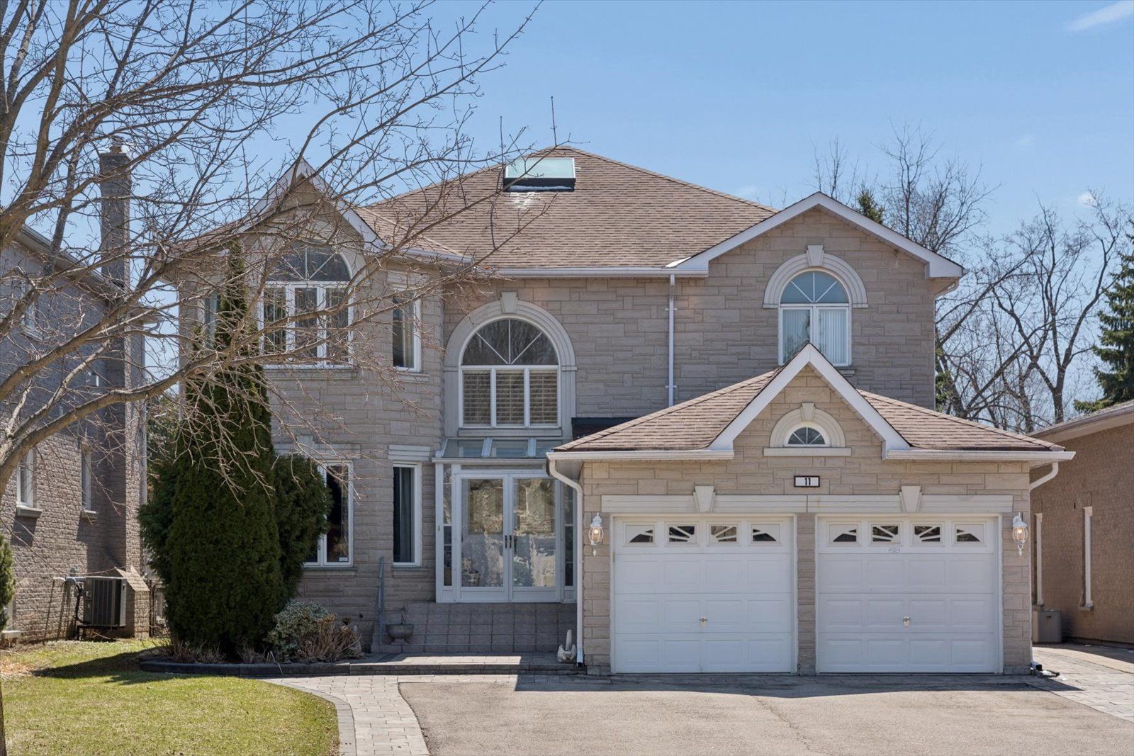 11 Sorrento Drive, Richmond Hill, On L4c 0j8
