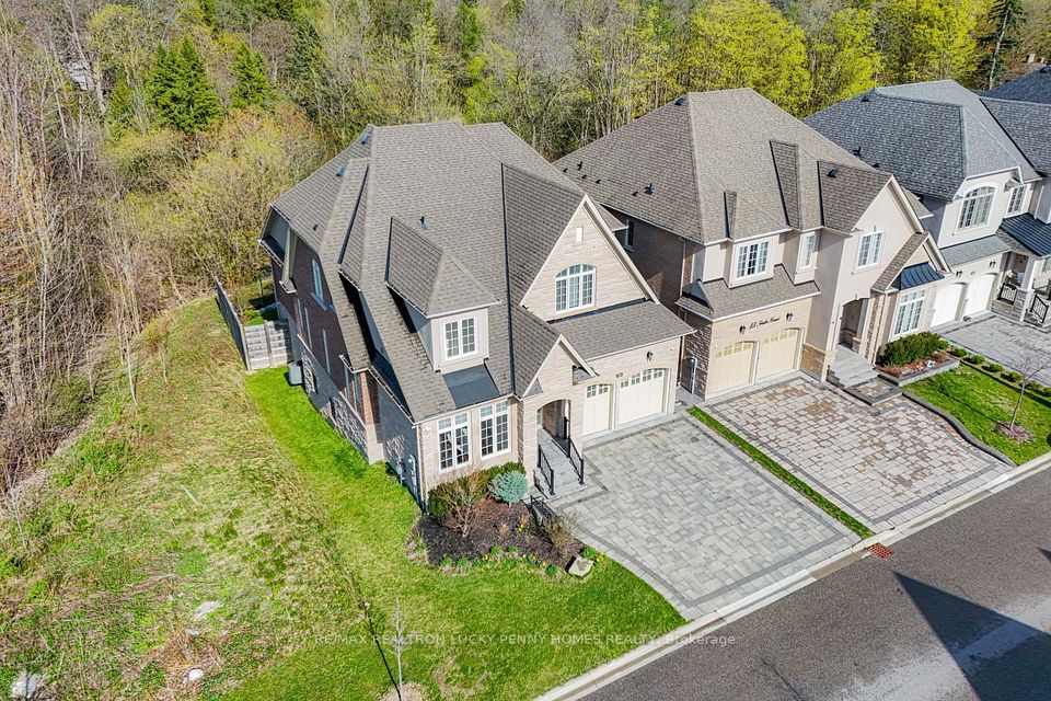 15 Tralee Court, Markham, On L6c 0v1