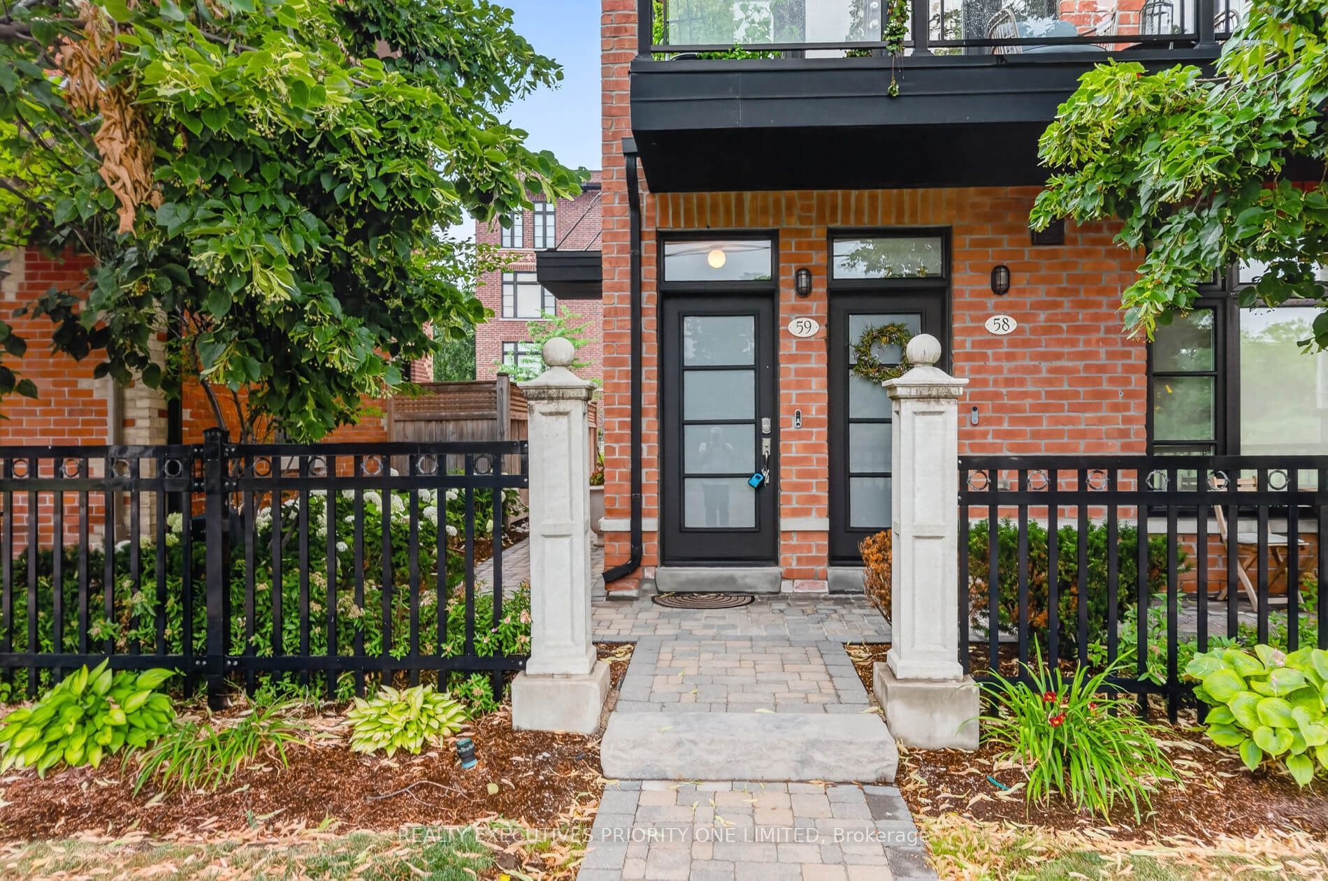 8161 Kipling Avenue 59, Vaughan, On L4l 2a3