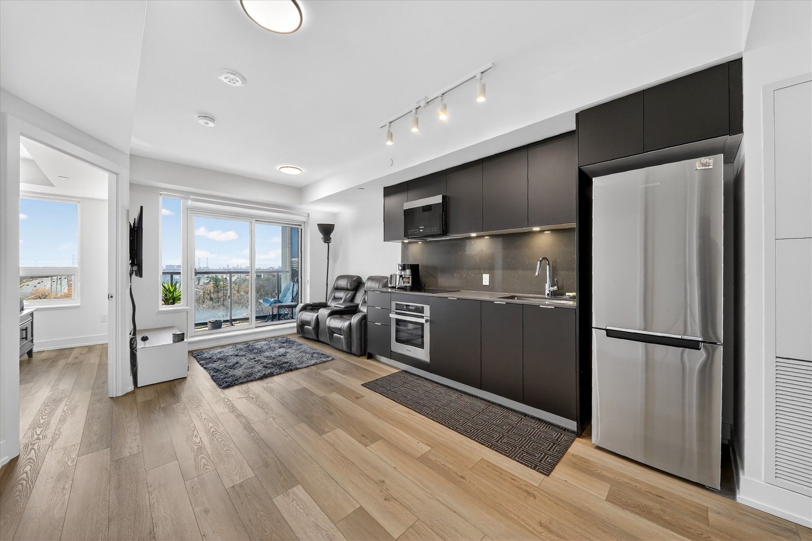 8 Cedarland Drive 1017, Markham, On L6g 0h4