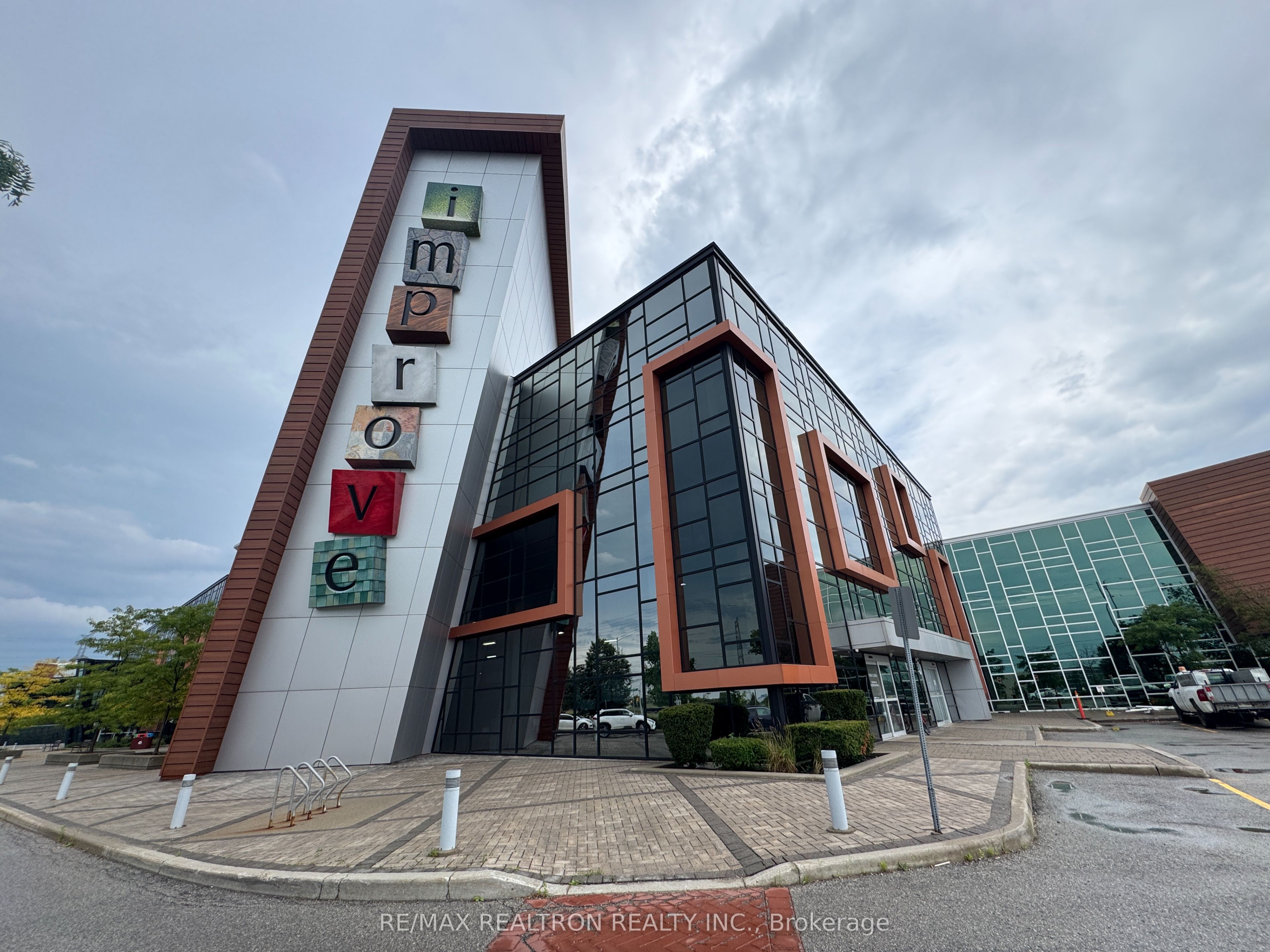 7250 Keele Street 204, Vaughan, On L4k 1z8